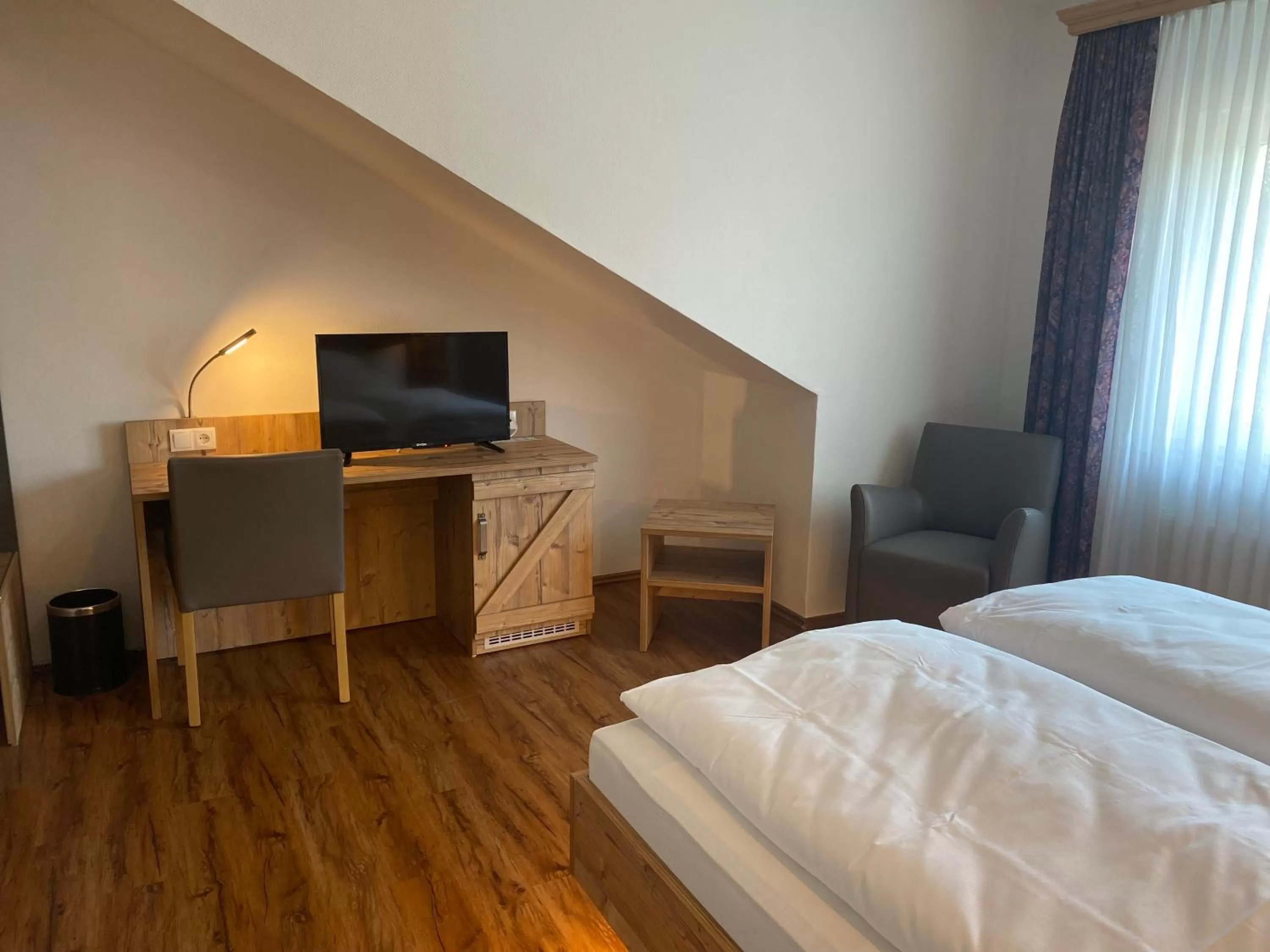 Photo of the whole room, Bed in Motel Domblick