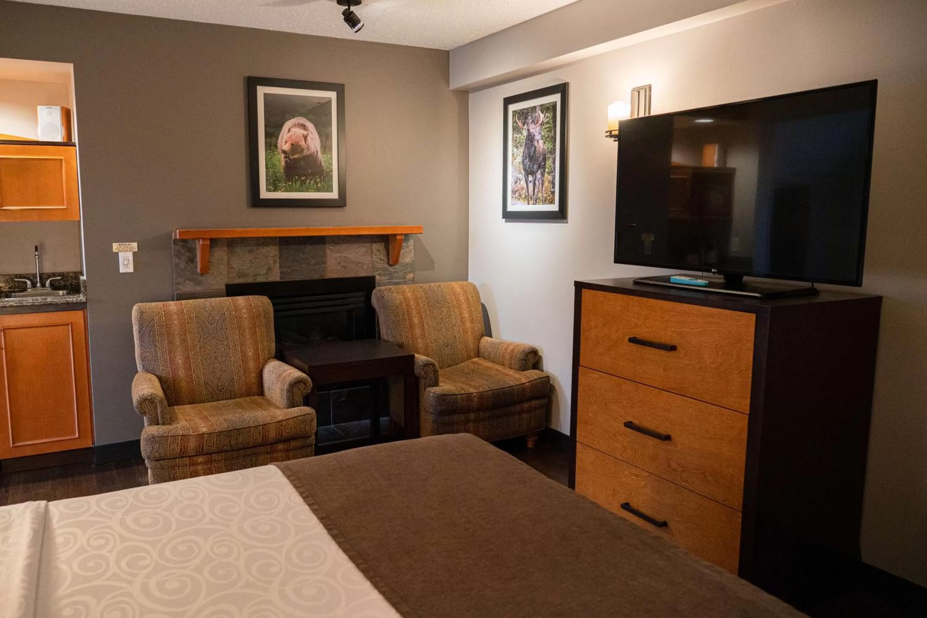 Photo of the whole room in Pocaterra Inn & Waterslide