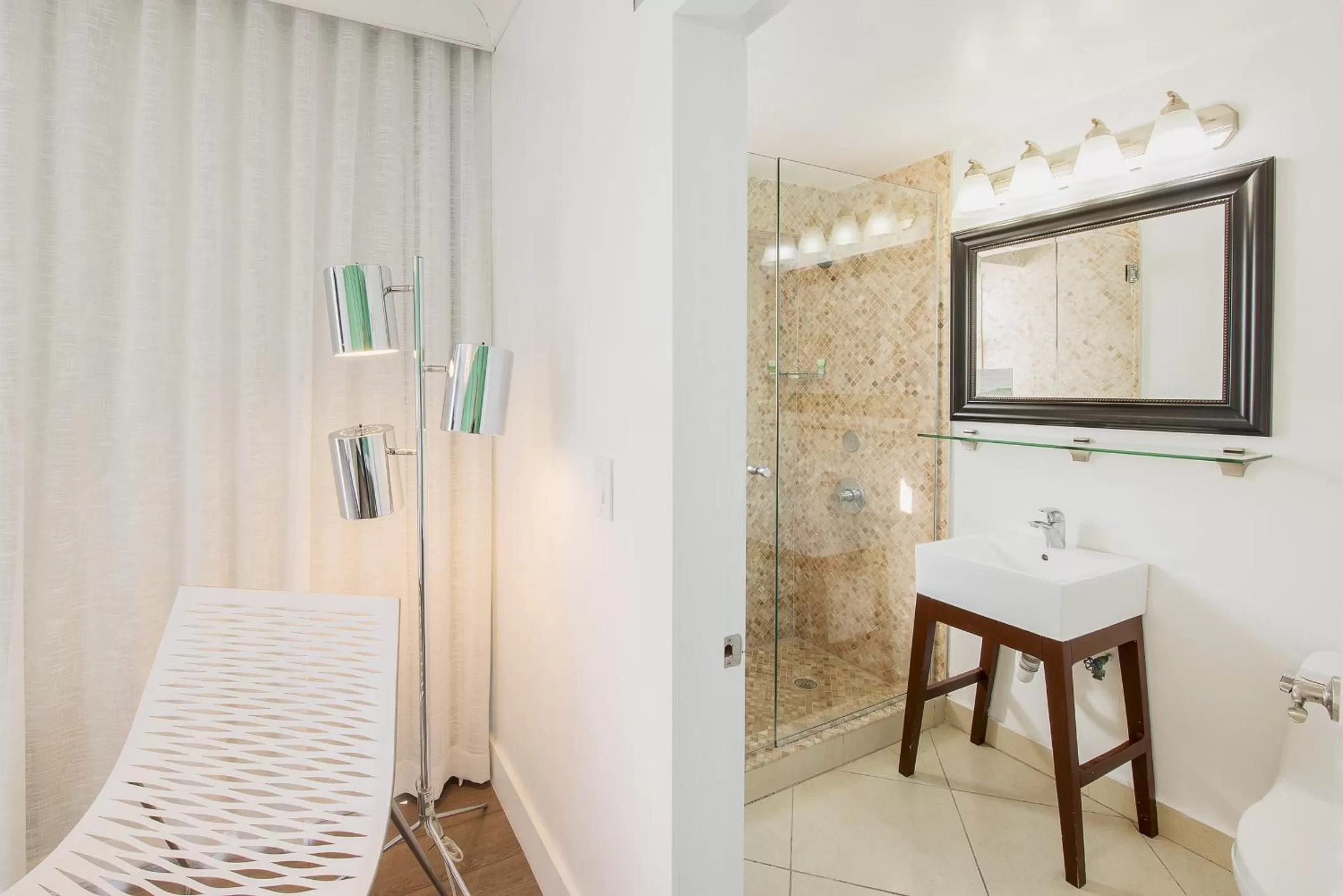 Bathroom in President Hotel