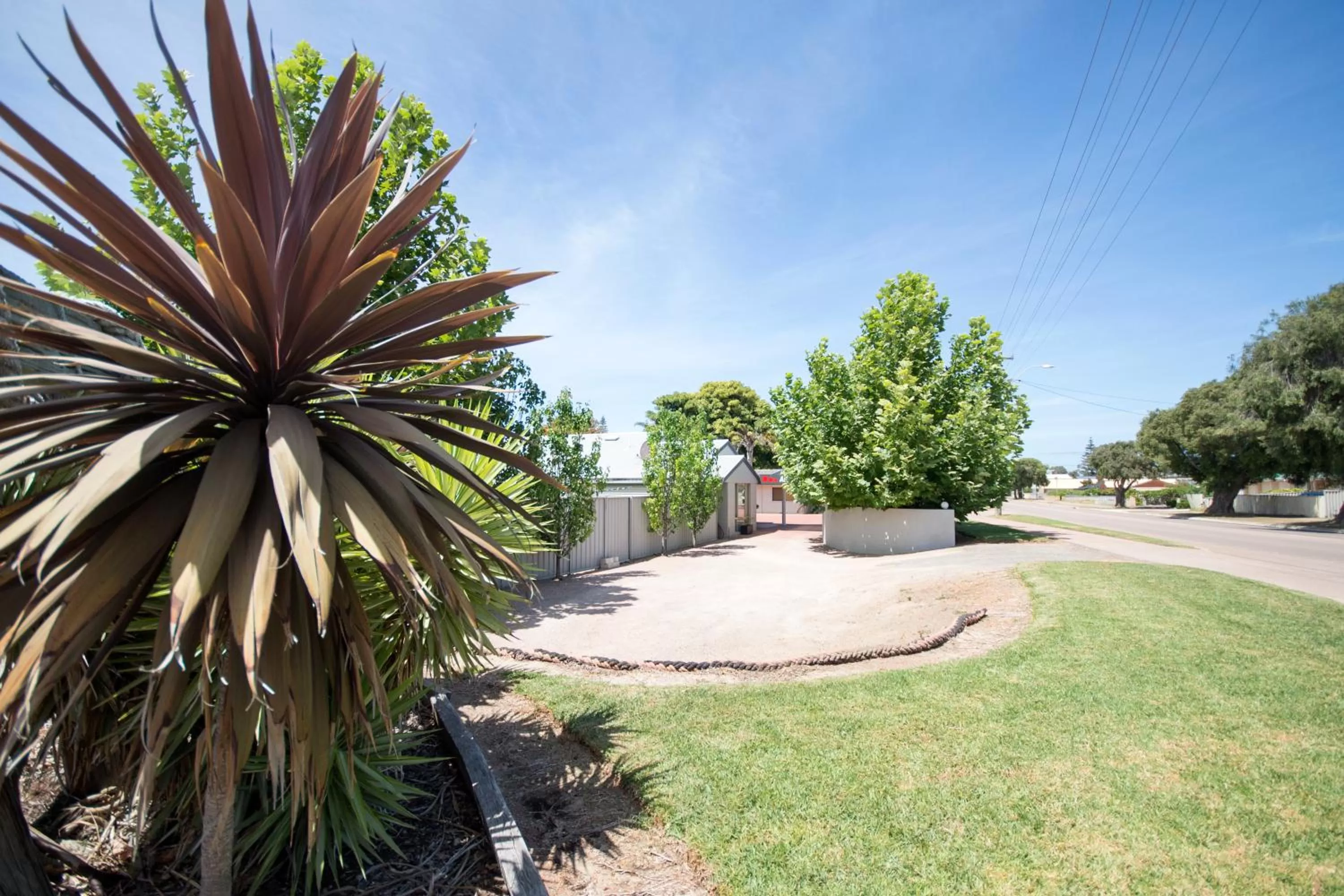 Property building, Garden in Archipelago Apartments Esperance