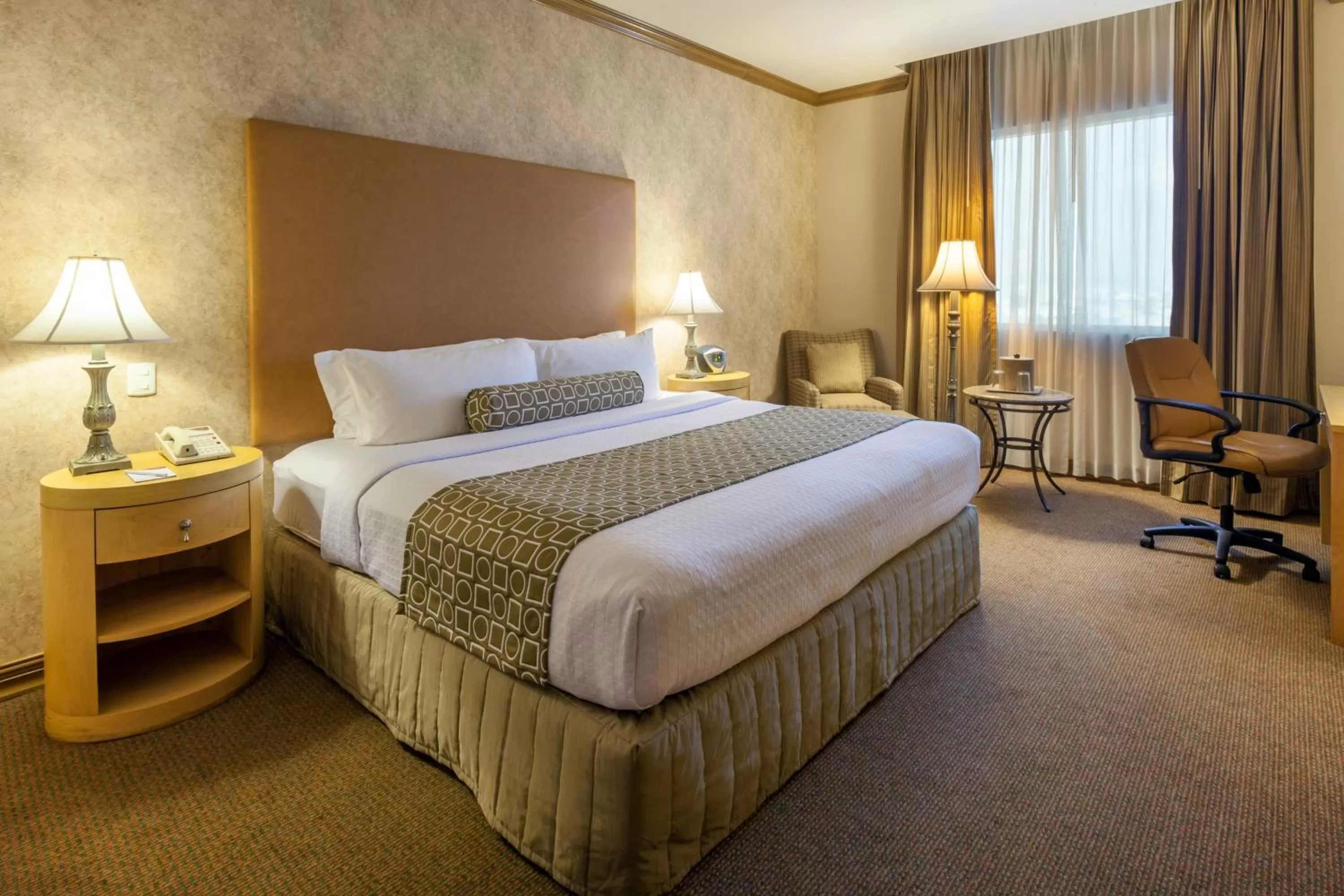 Photo of the whole room, Bed in Crowne Plaza Torreon by IHG