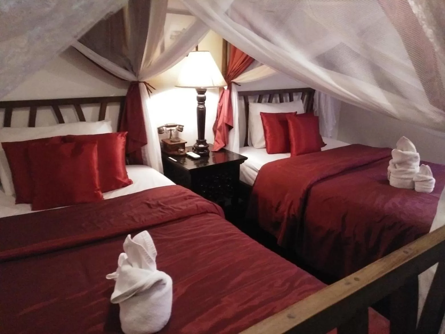 Bed in Tri Yaan Na Ros Colonial House