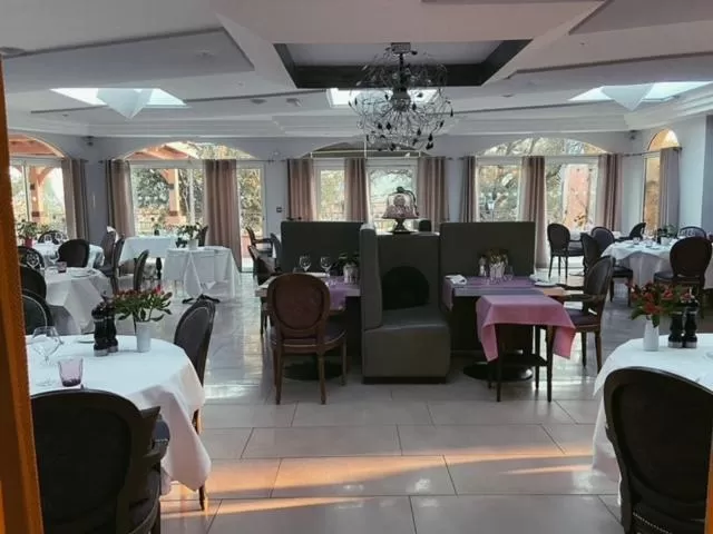 Restaurant/places to eat in Le Mas du Lingousto