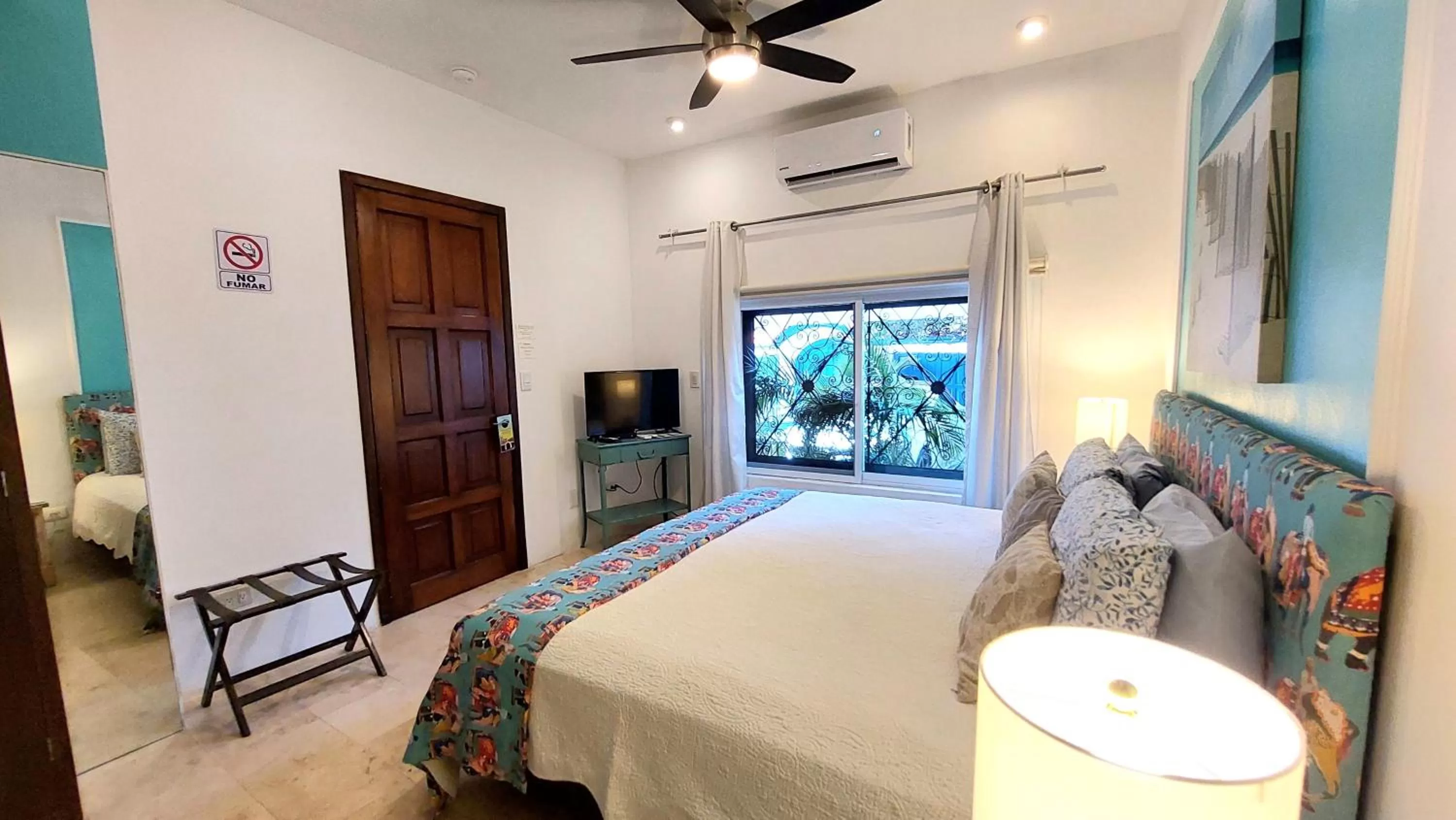 Photo of the whole room, Bed in La Villa du Golf à Cancun Hotel Boutique