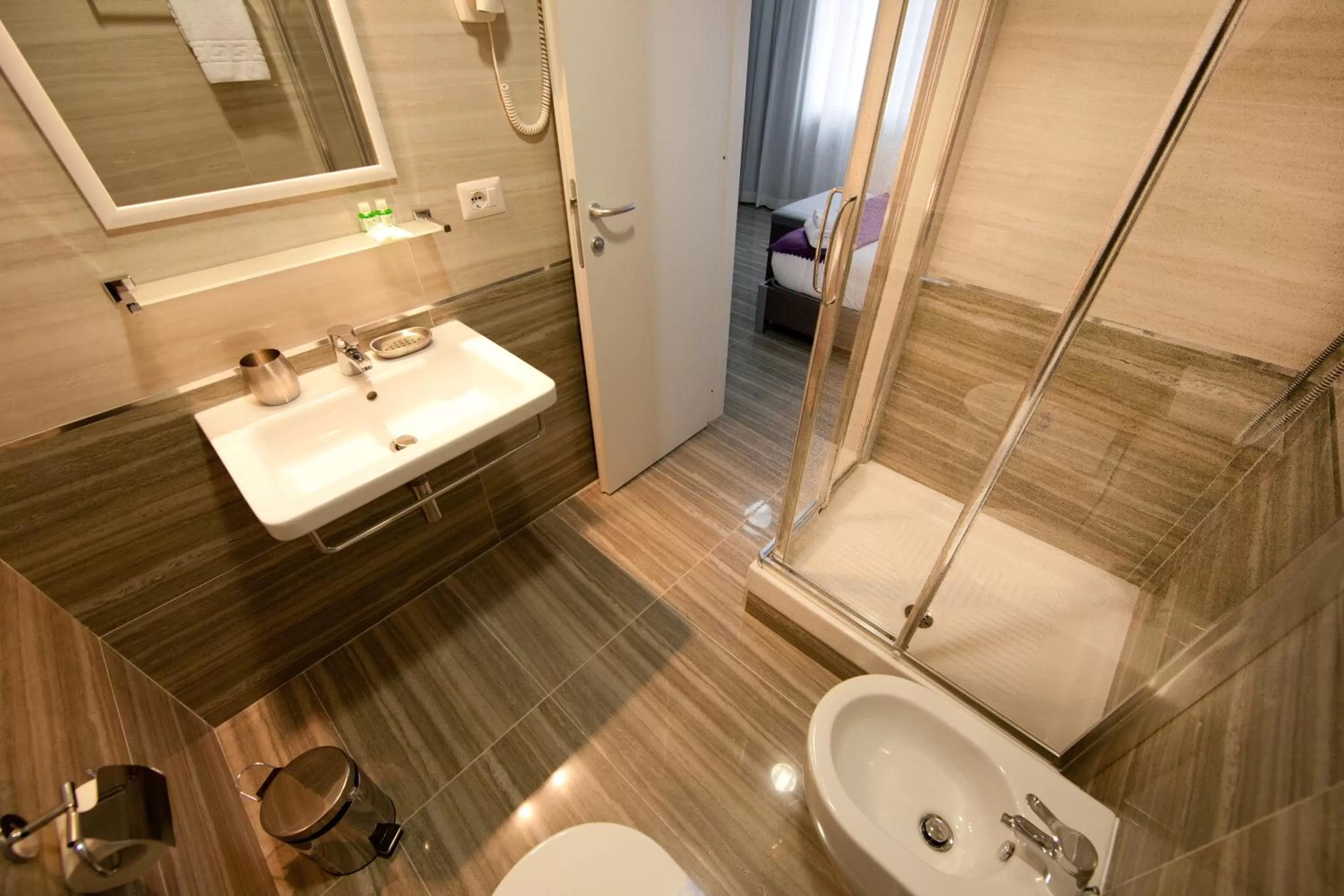 Shower in Star of Rome