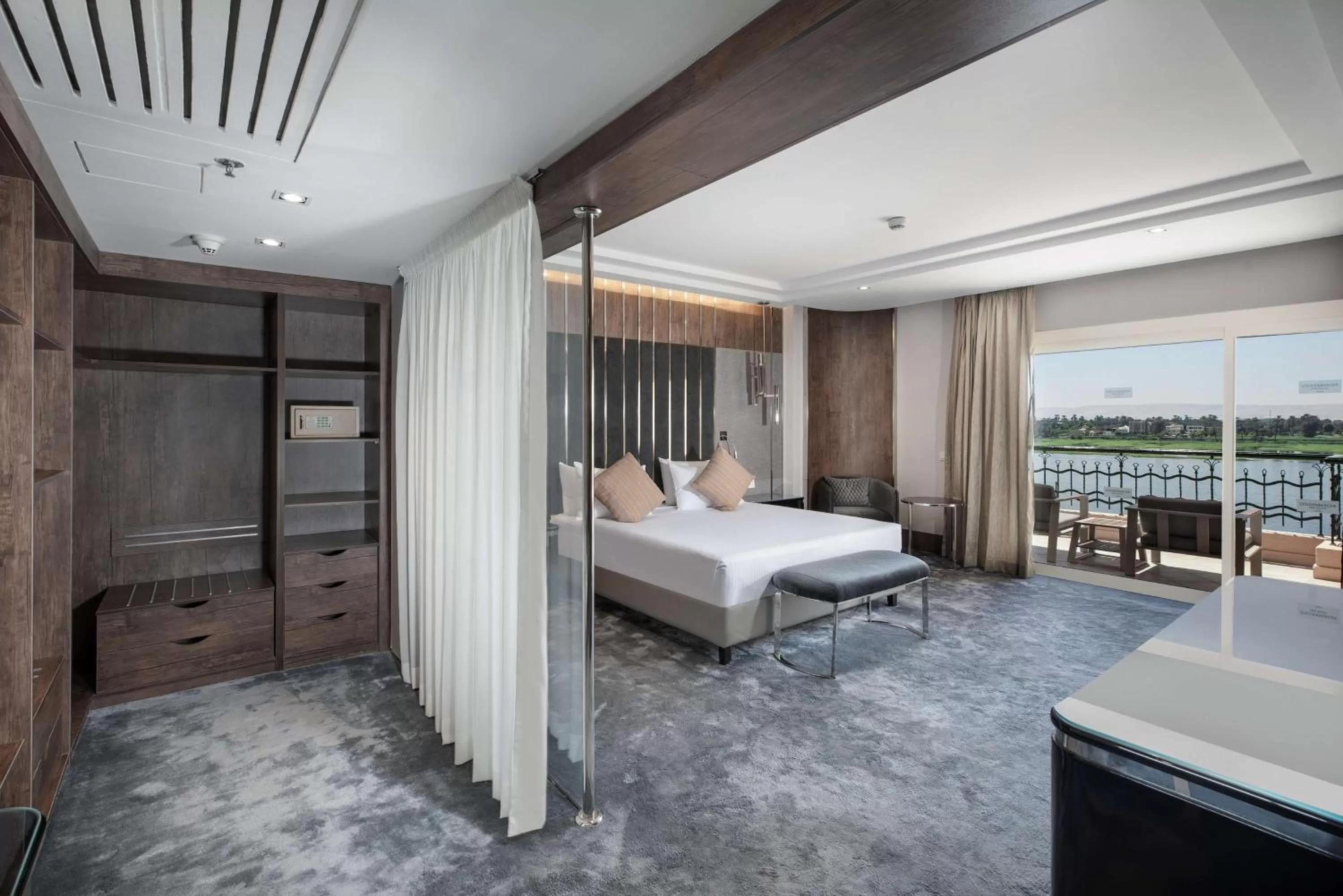 Bedroom, Bed in Steigenberger Nile Palace Luxor - Convention Center