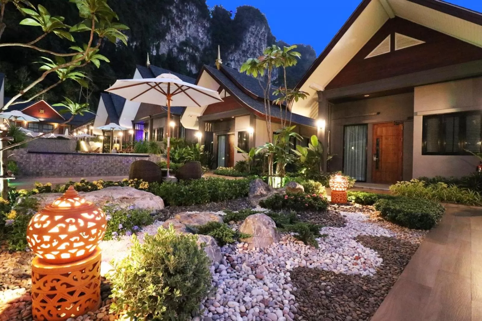 Garden in The Scene Cliff View Villas