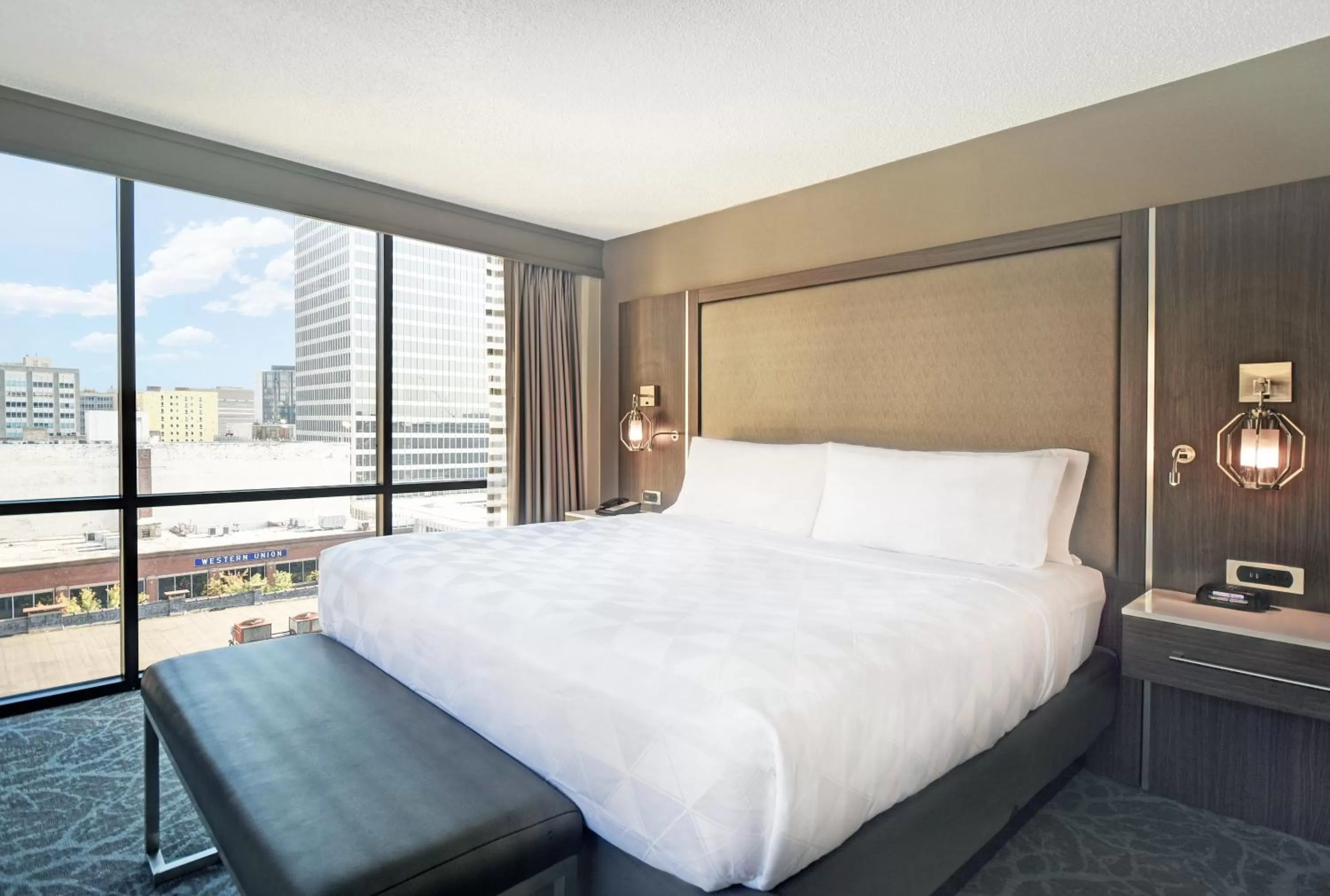 Photo of the whole room, Bed in Holiday Inn - Memphis Downtown - Beale St. by IHG