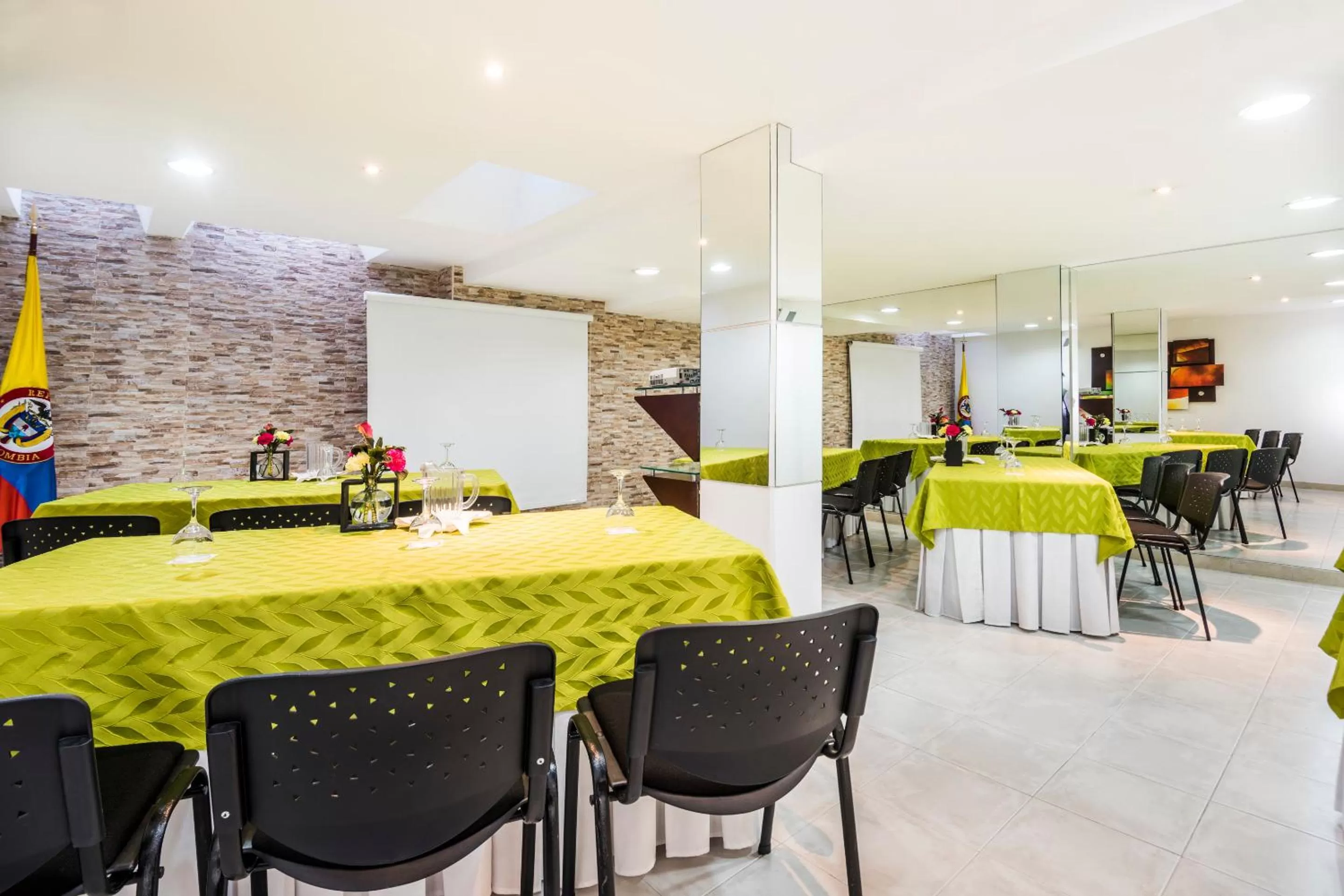 Meeting/conference room in Hotel Platinum Suite