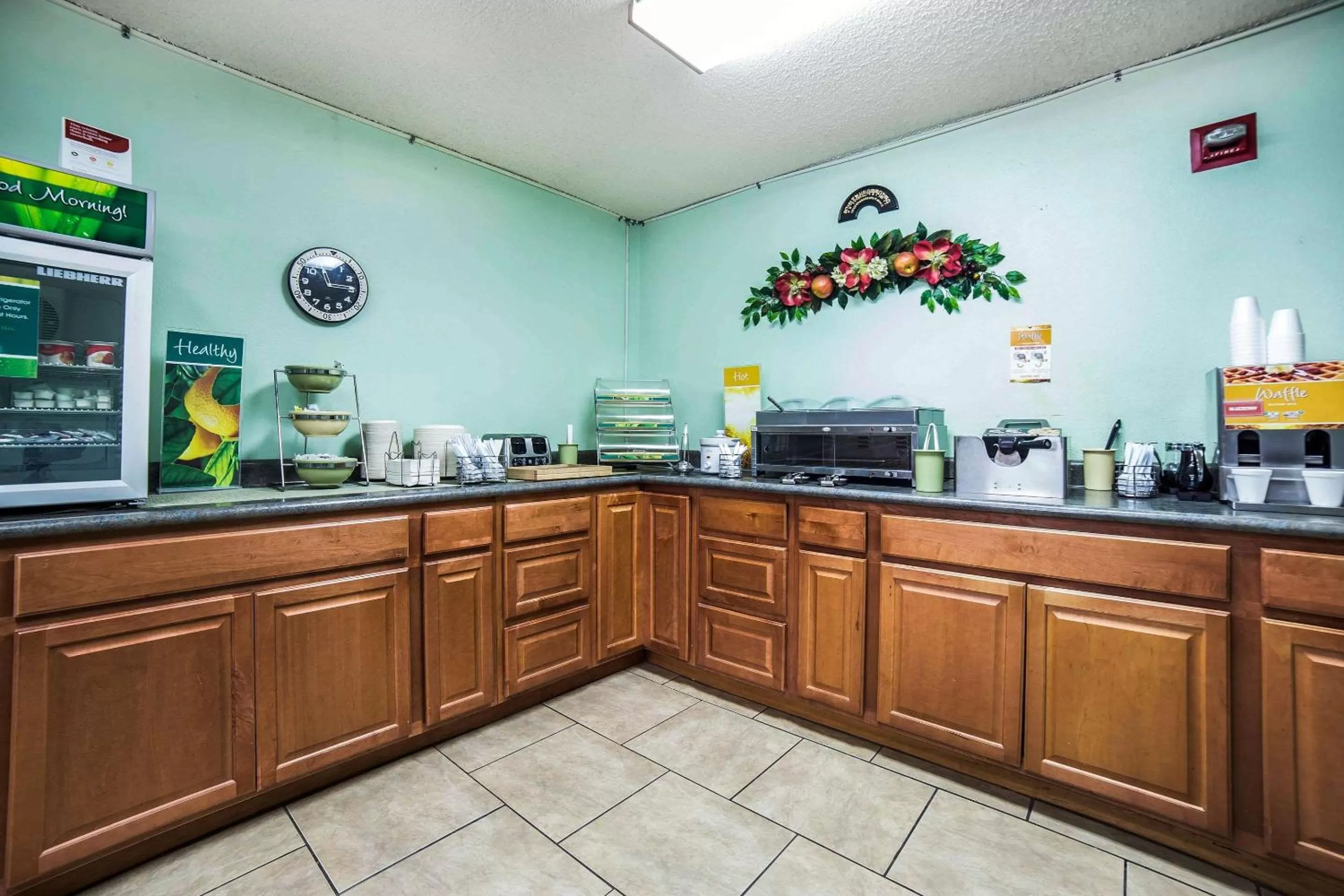 Restaurant/places to eat in FairBridge Inn & Suites Sunnyside