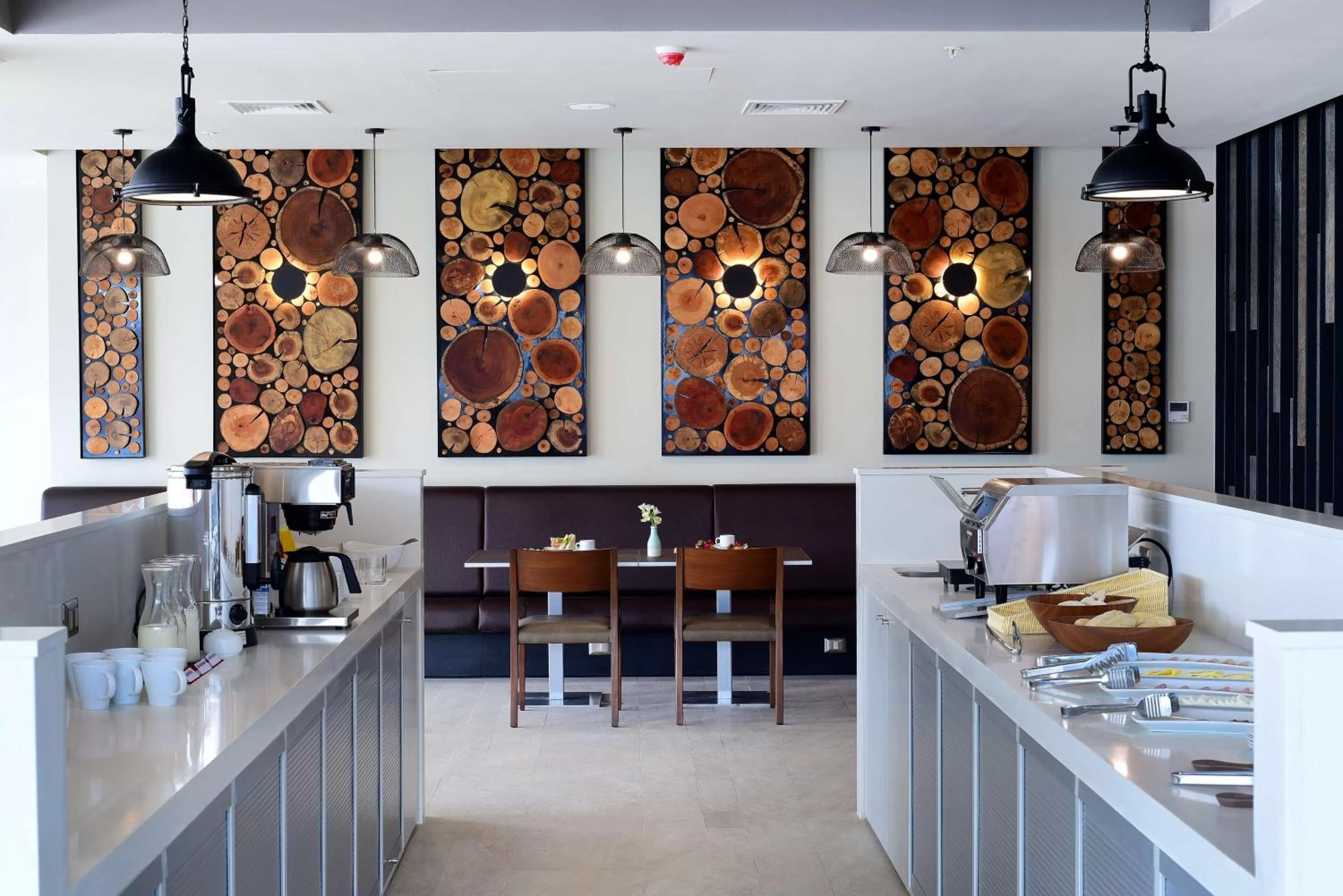 Restaurant/places to eat in Best Western Ferrat