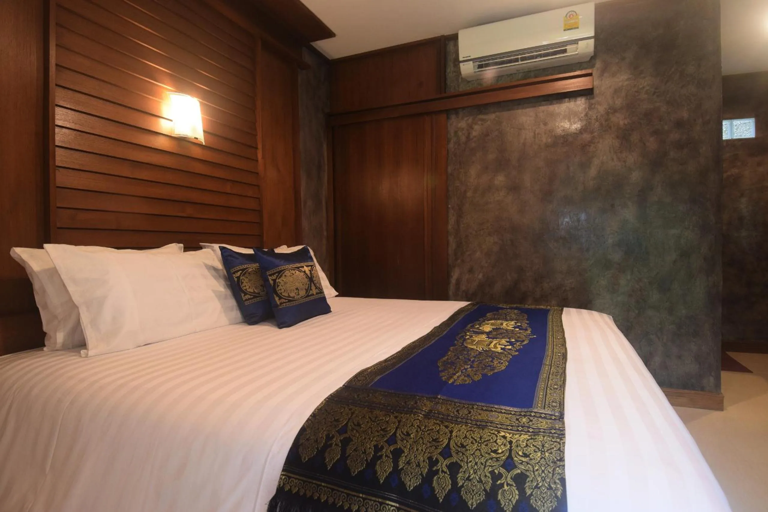 Bed in BaanPhong Lanta