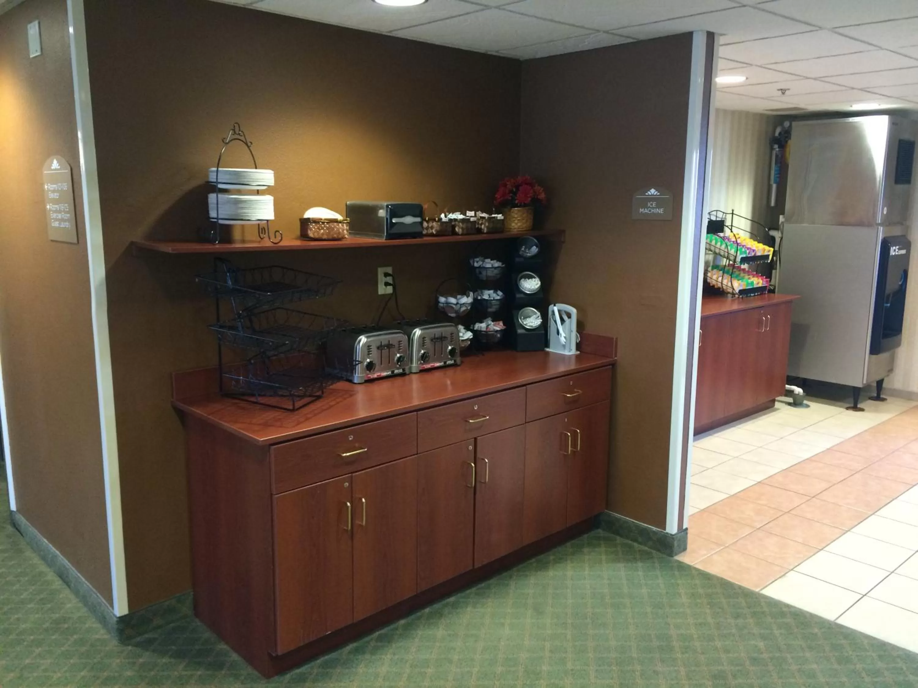 Kitchen or kitchenette in Microtel Inn & Suites by Wyndham Dover New Hampshire