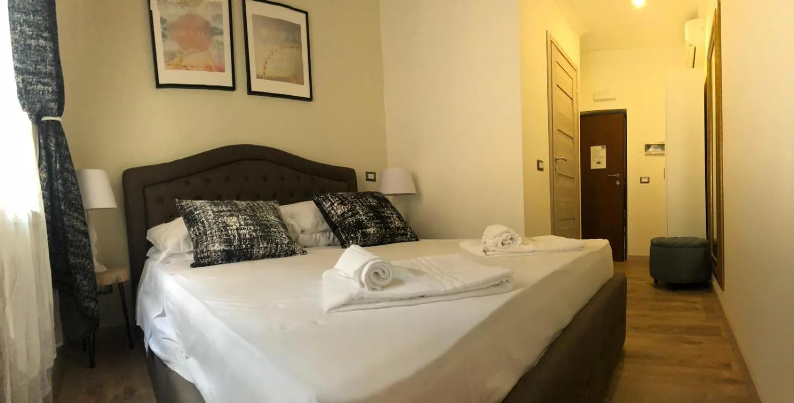 View (from property/room), Bed in The Place In Rome Guest House