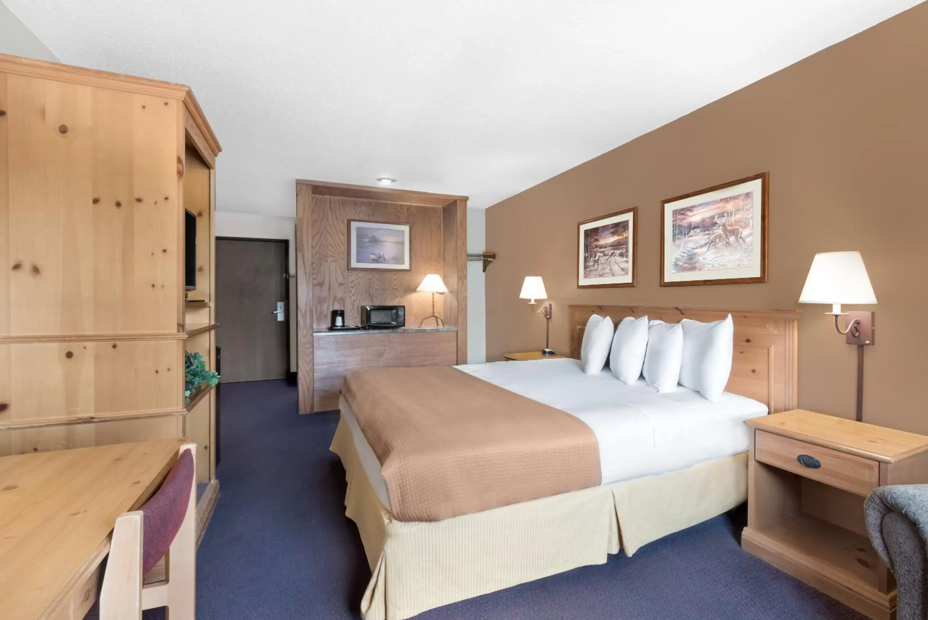 Studio Suite with One King Bed - Non-Smoking in Super 8 by Wyndham Chamberlain SD Studio Suite with One King Bed - Non-Smoking in Super 8 by Wyndham Chamberlain SD