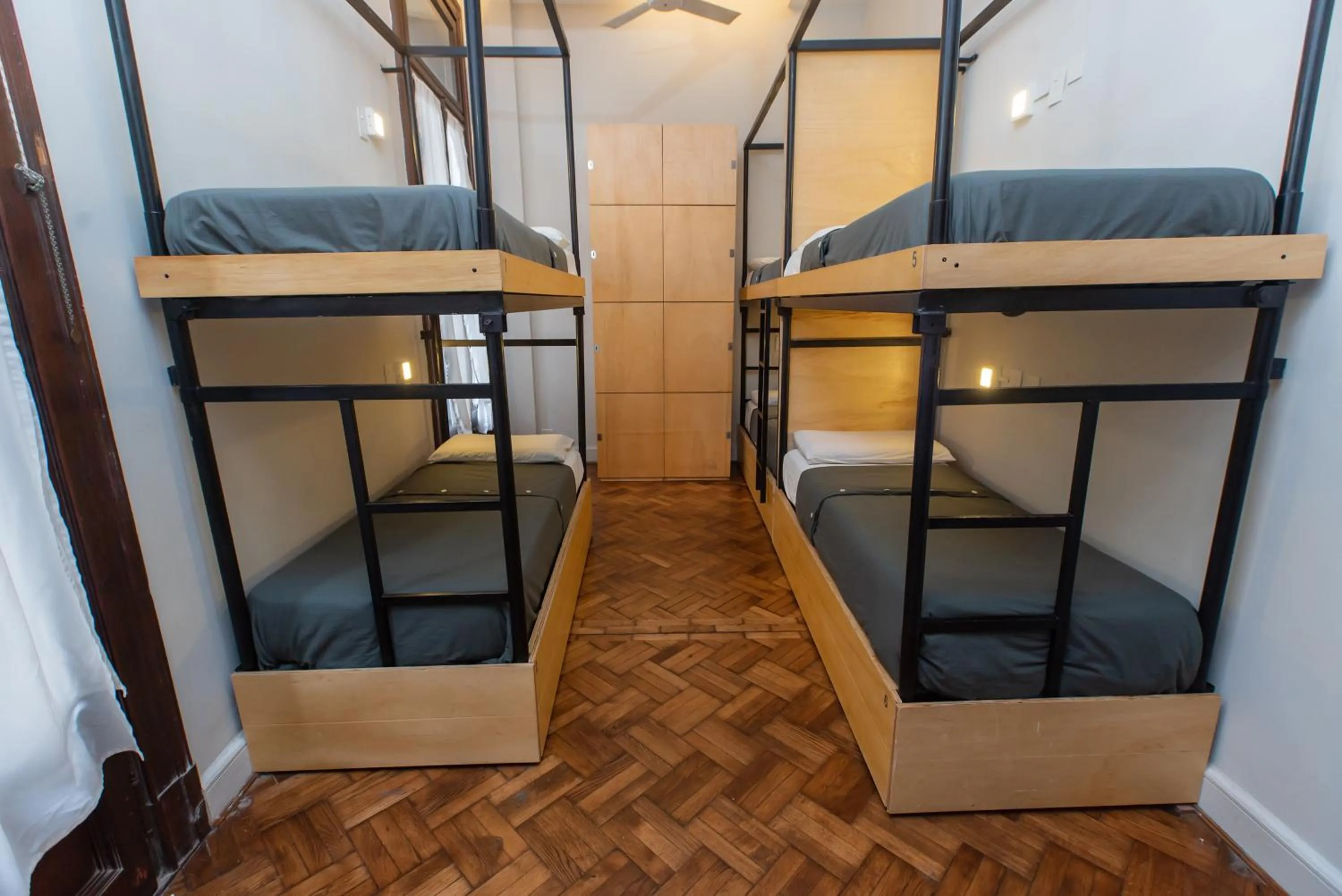 bunk bed, Bed in Milhouse Avenue