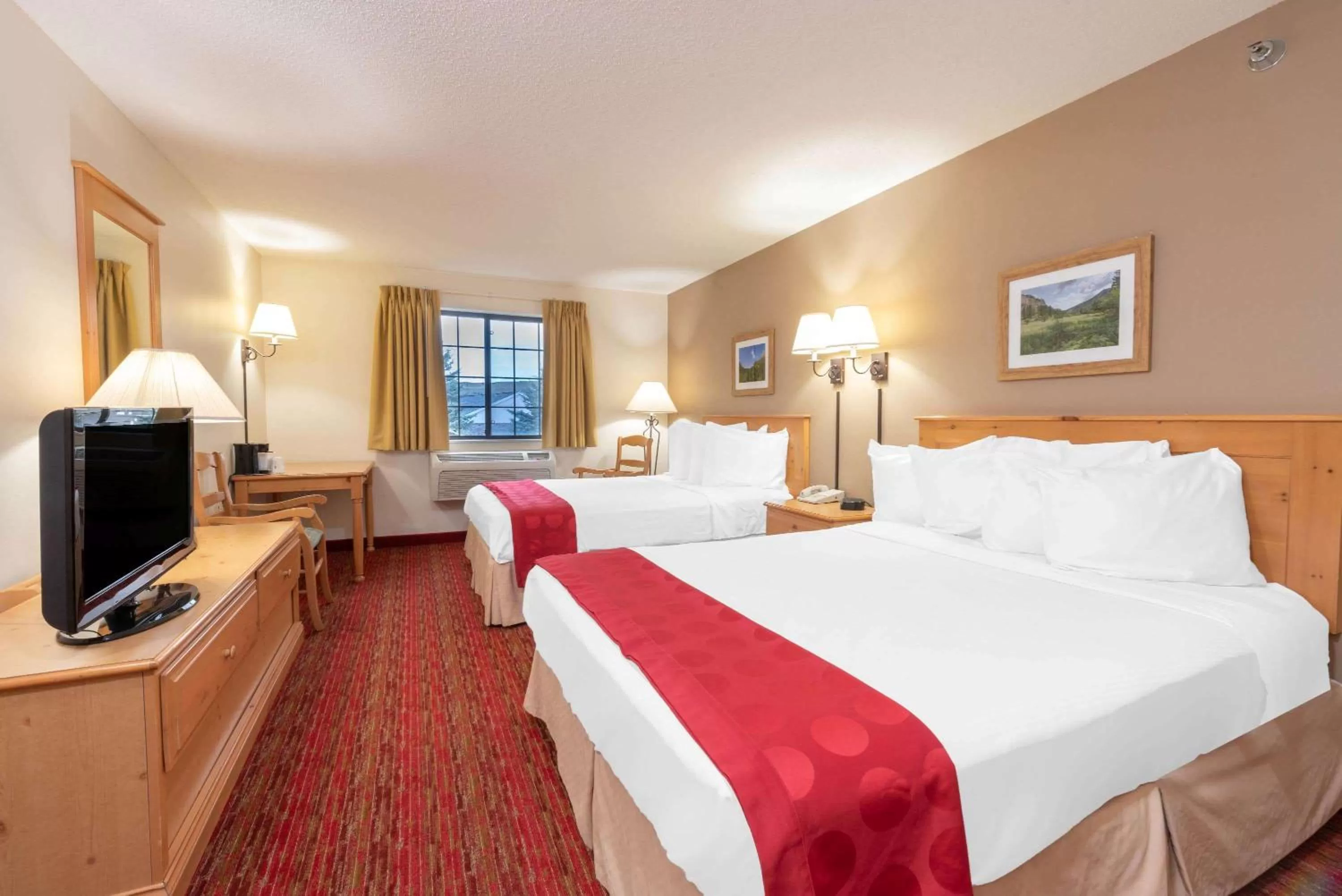 Photo of the whole room, Bed in Summerset Hotel and Suites Rapid City West