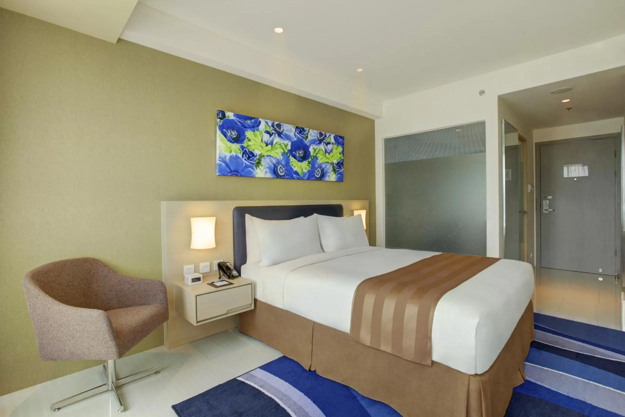 Bedroom, Bed in Holiday Inn Express Jakarta International Expo by IHG
