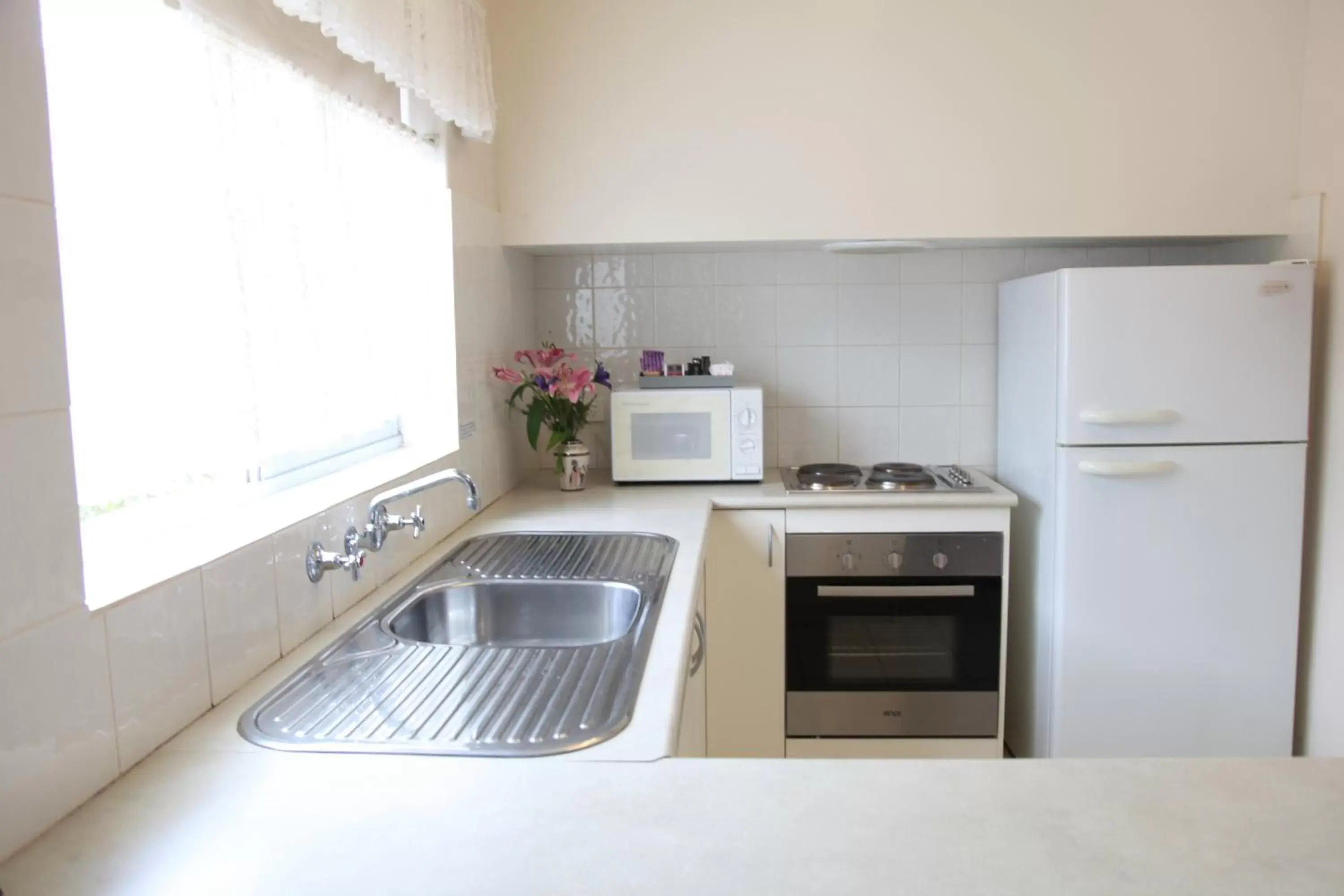 One-Bedroom Apartment in Carnegie Motor Inn One-Bedroom Apartment in Carnegie Motor Inn