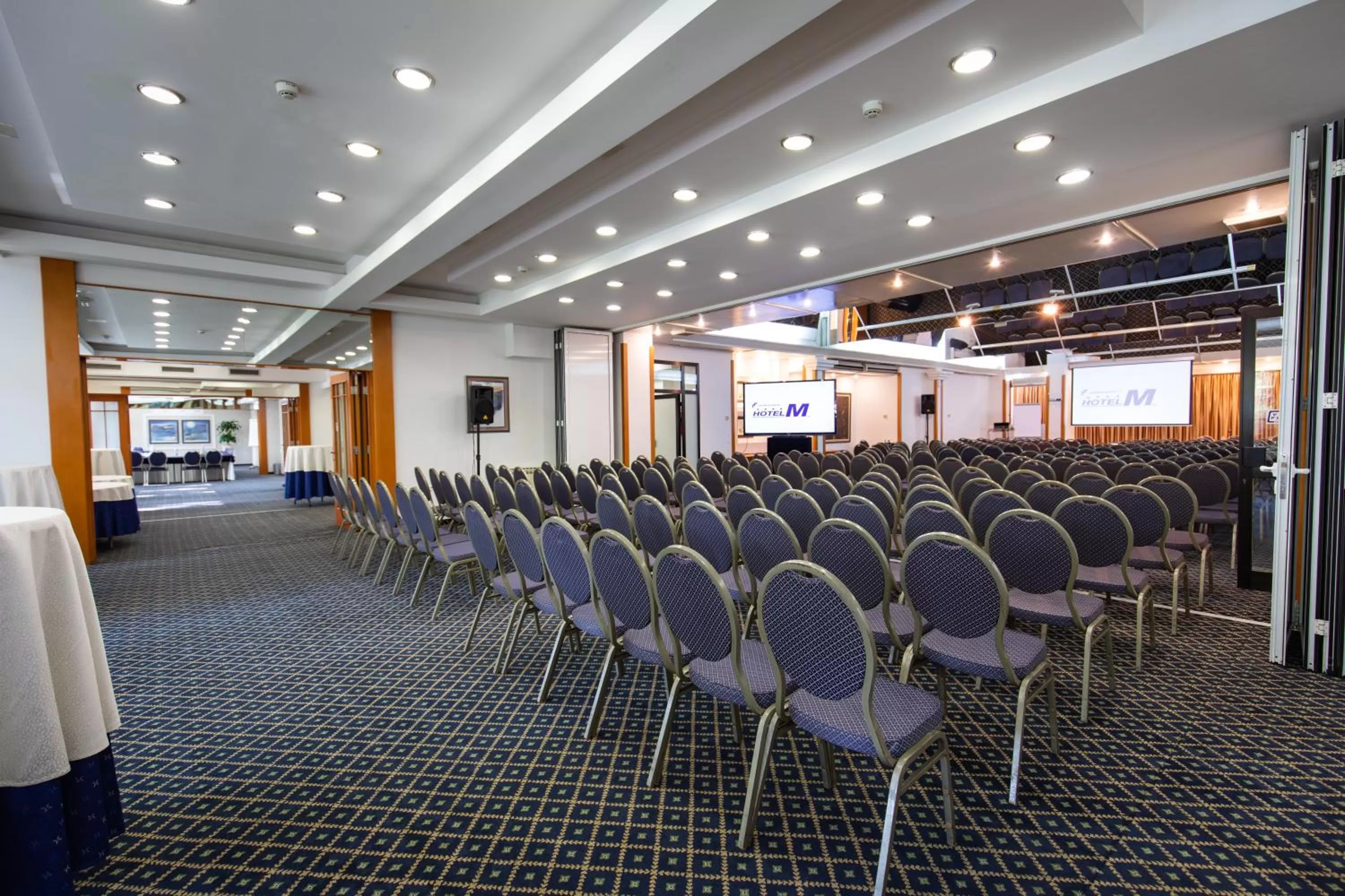 Business facilities in Hotel M