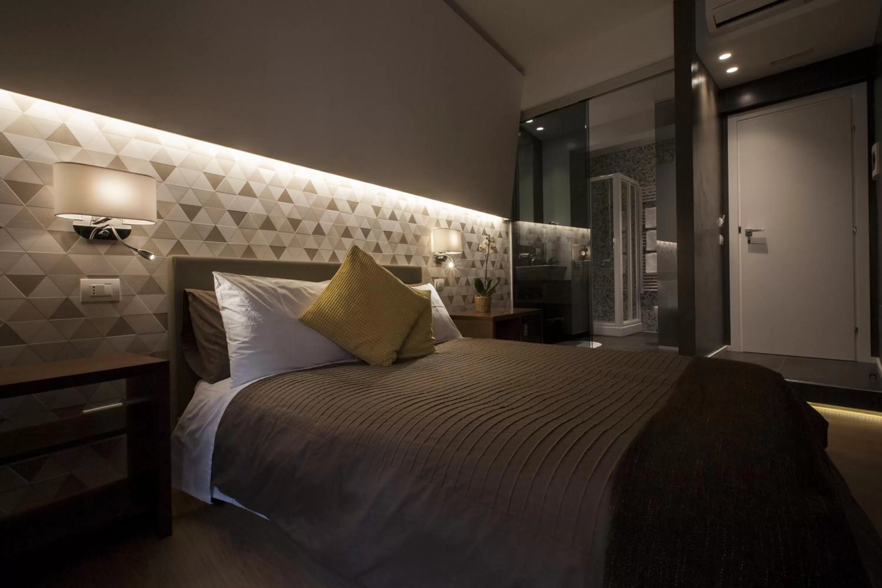 Photo of the whole room, Bed in NG Guest House Roma San Pietro