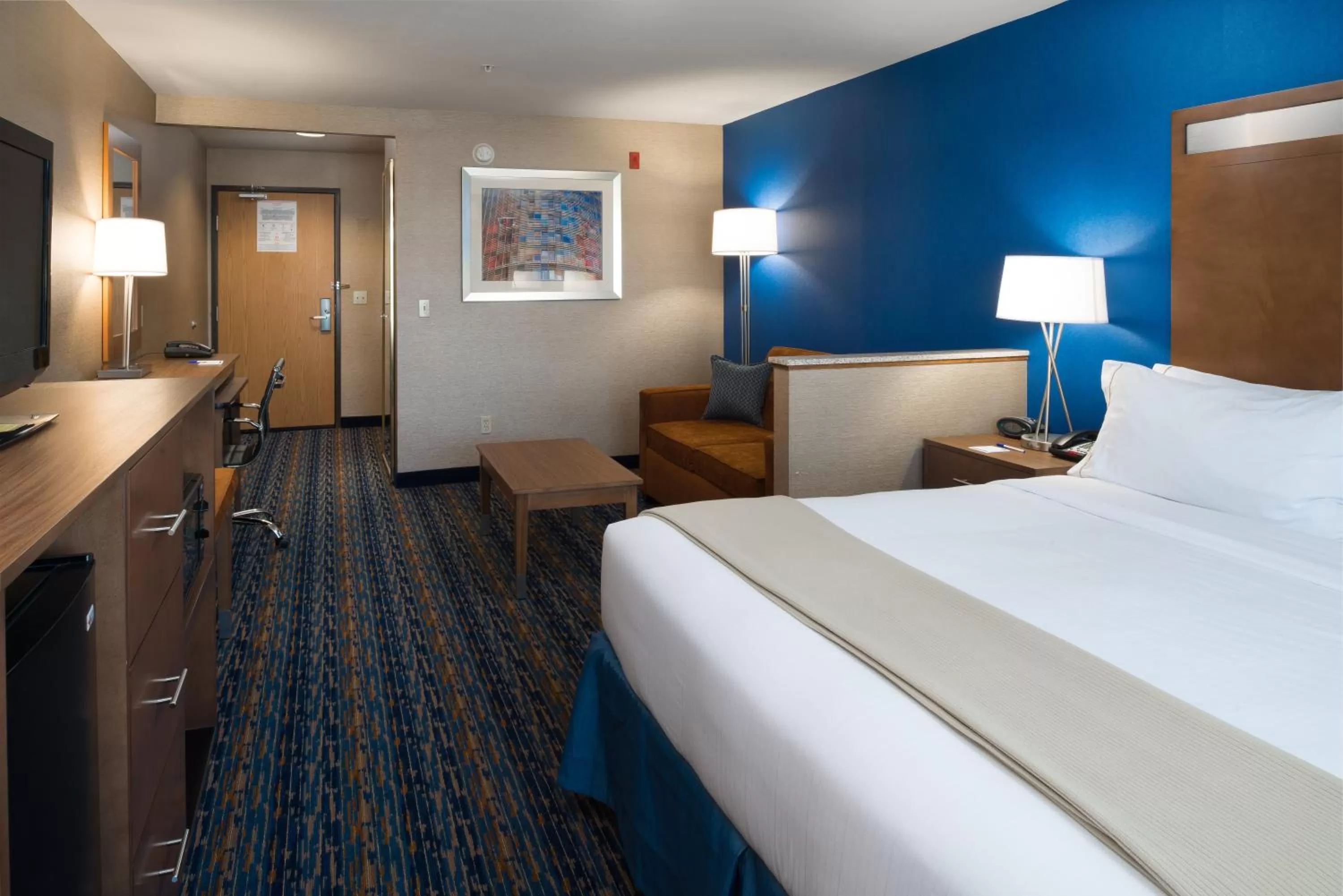Photo of the whole room, Bed in Holiday Inn Express Rocklin - Galleria Area by IHG