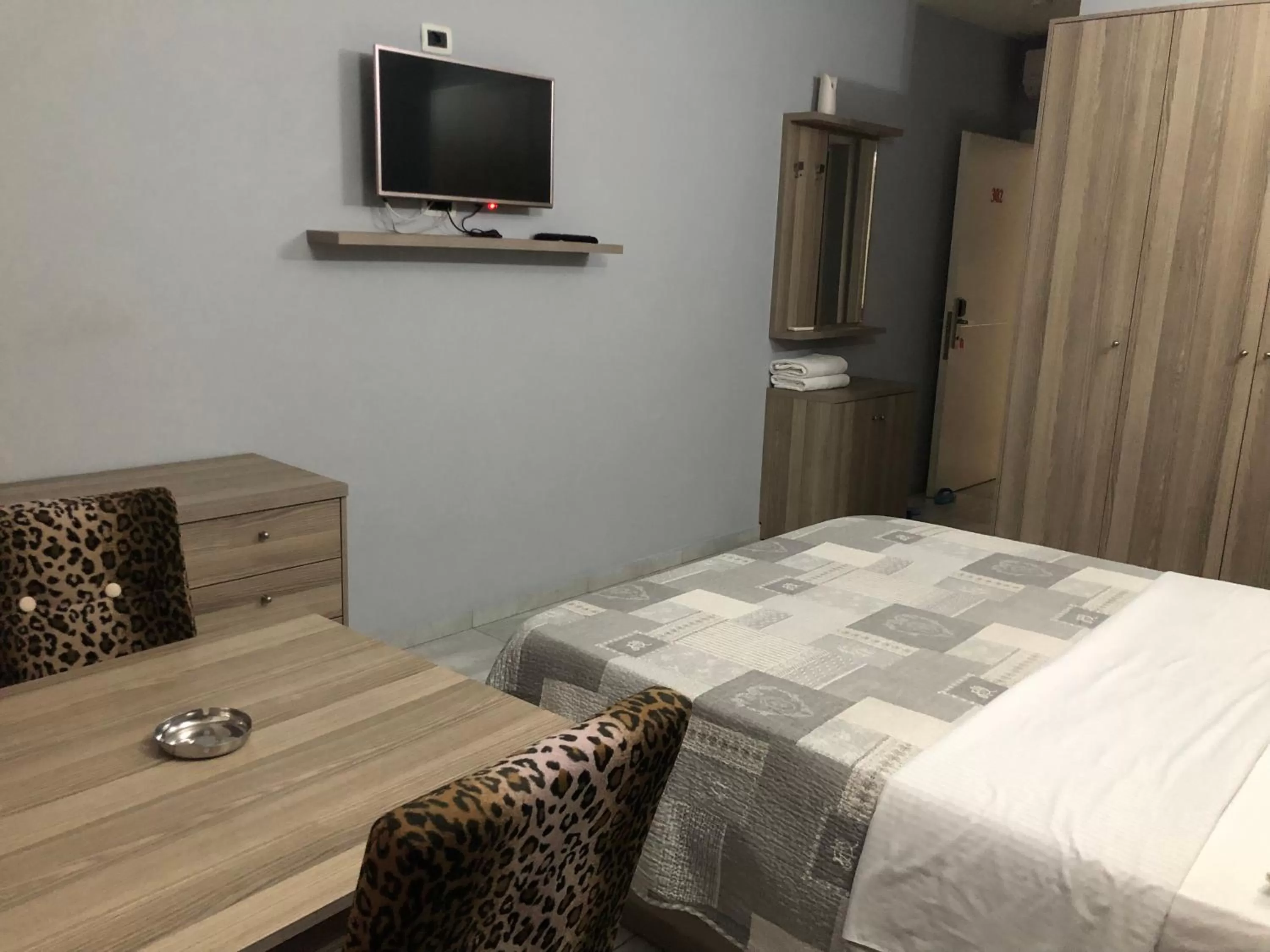 TV/Entertainment Center in Hotel Pernoca