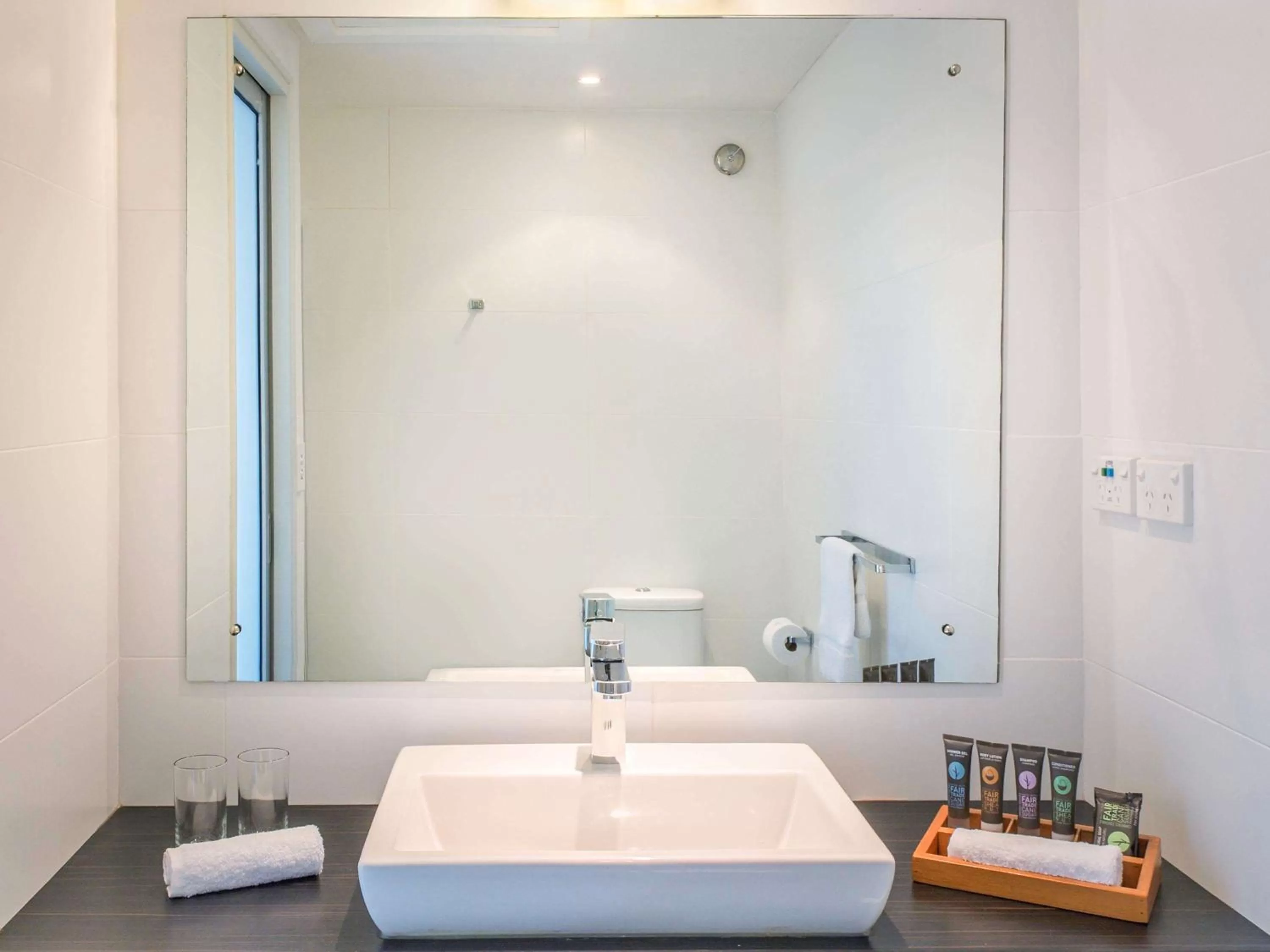 Deluxe Queen Room with Ocean View in Novotel Suva Lami Bay