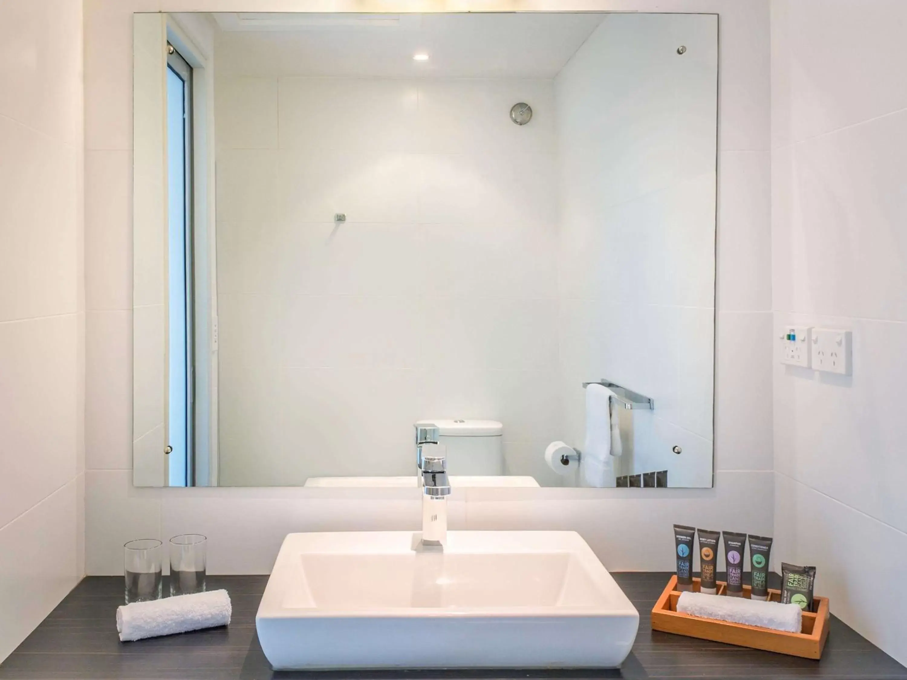 Deluxe Queen Room with Ocean View in Novotel Suva Lami Bay Deluxe Queen Room with Ocean View in Novotel Suva Lami Bay