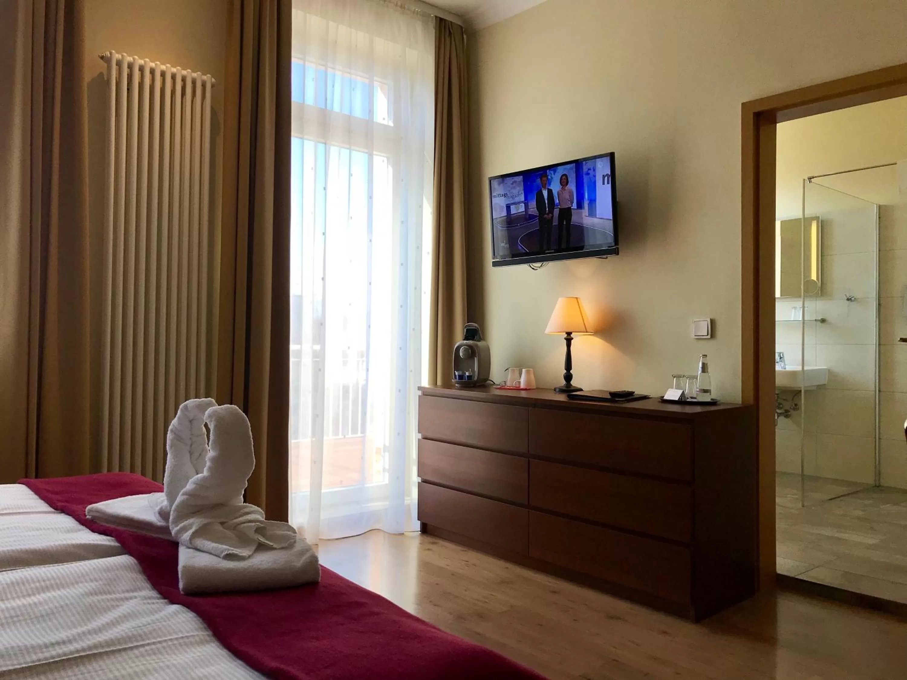 Photo of the whole room, Bed in Hotel via City Leipzig Mitte