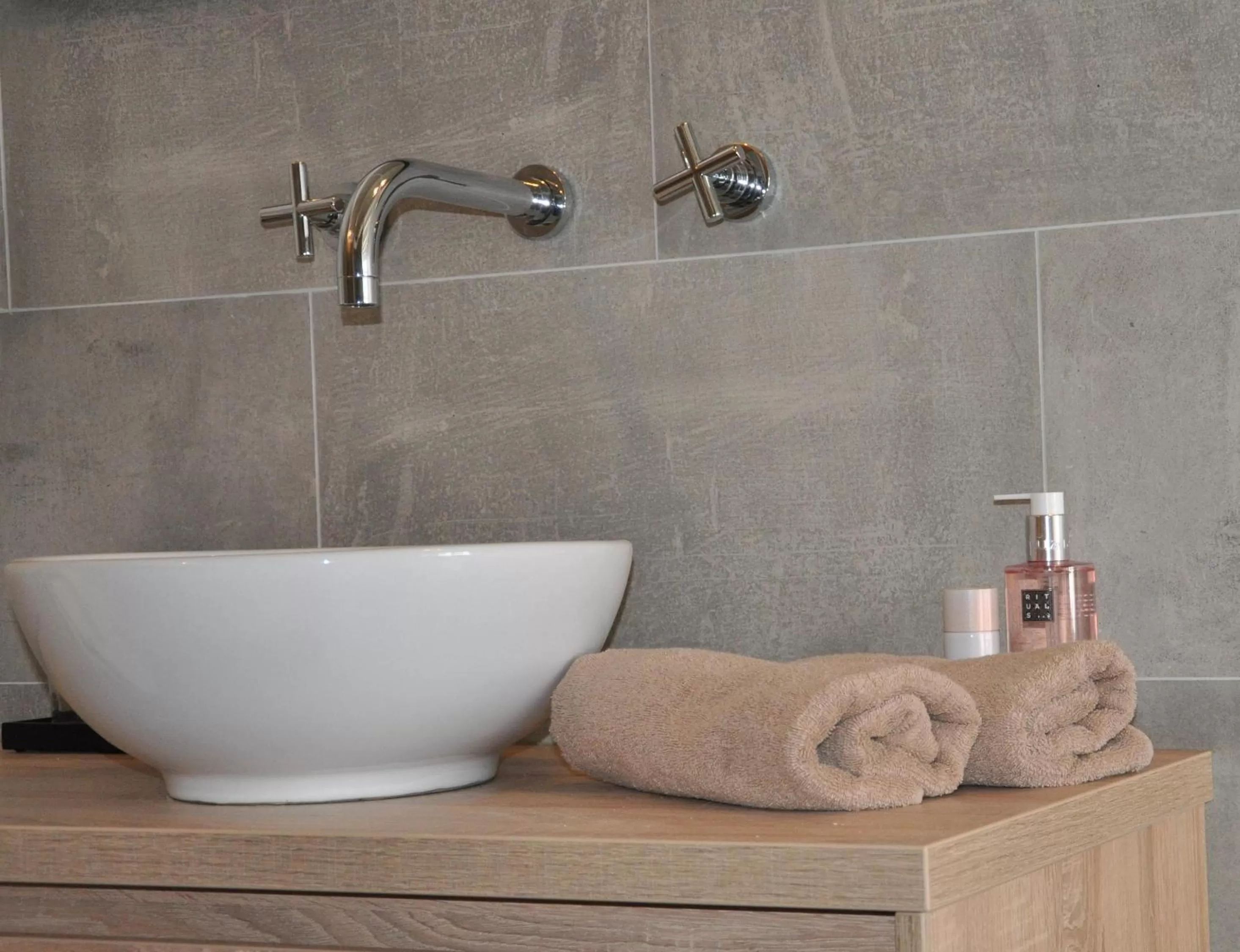 Bathroom in De Slapende Leeuw