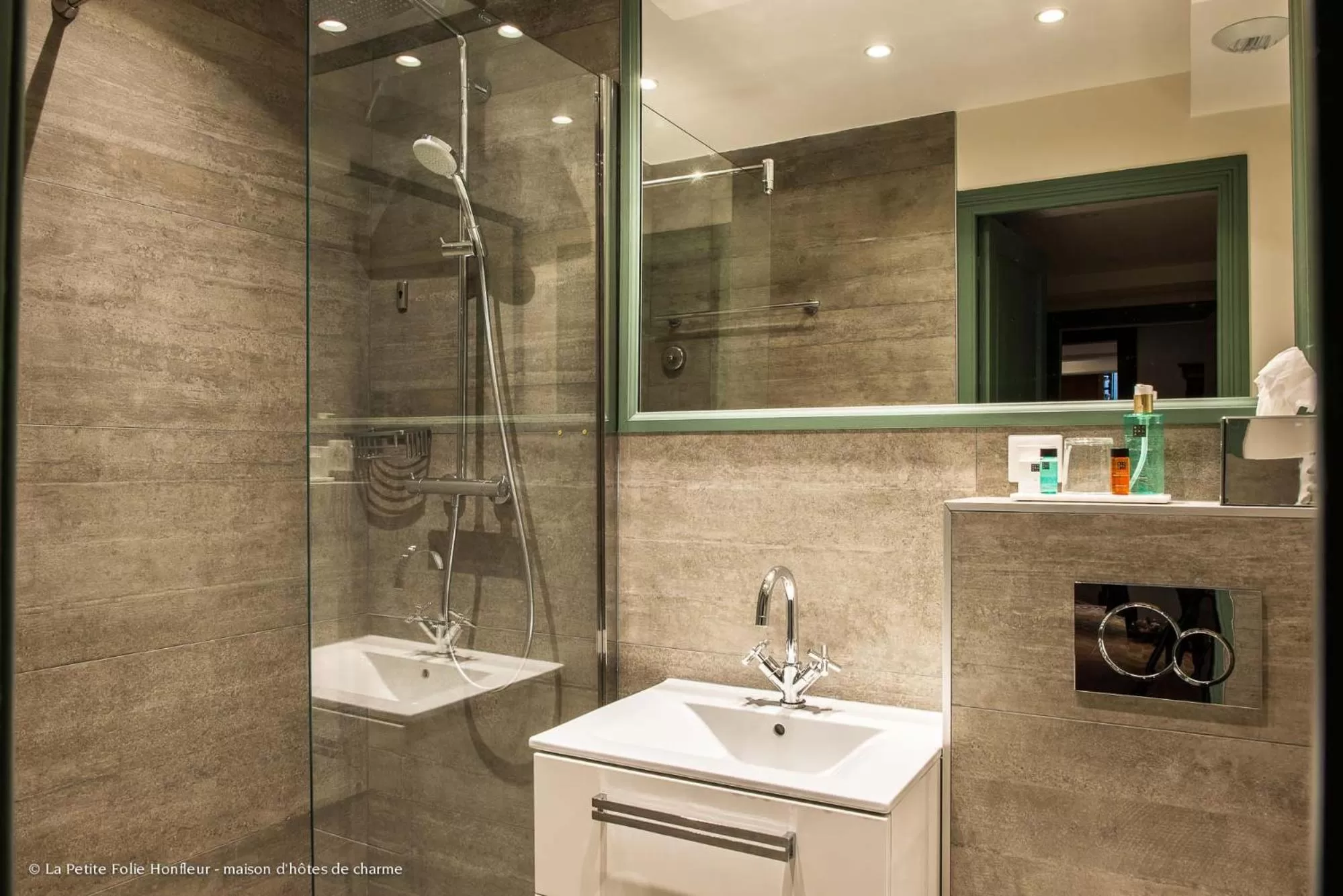 Bathroom in La Petite Folie