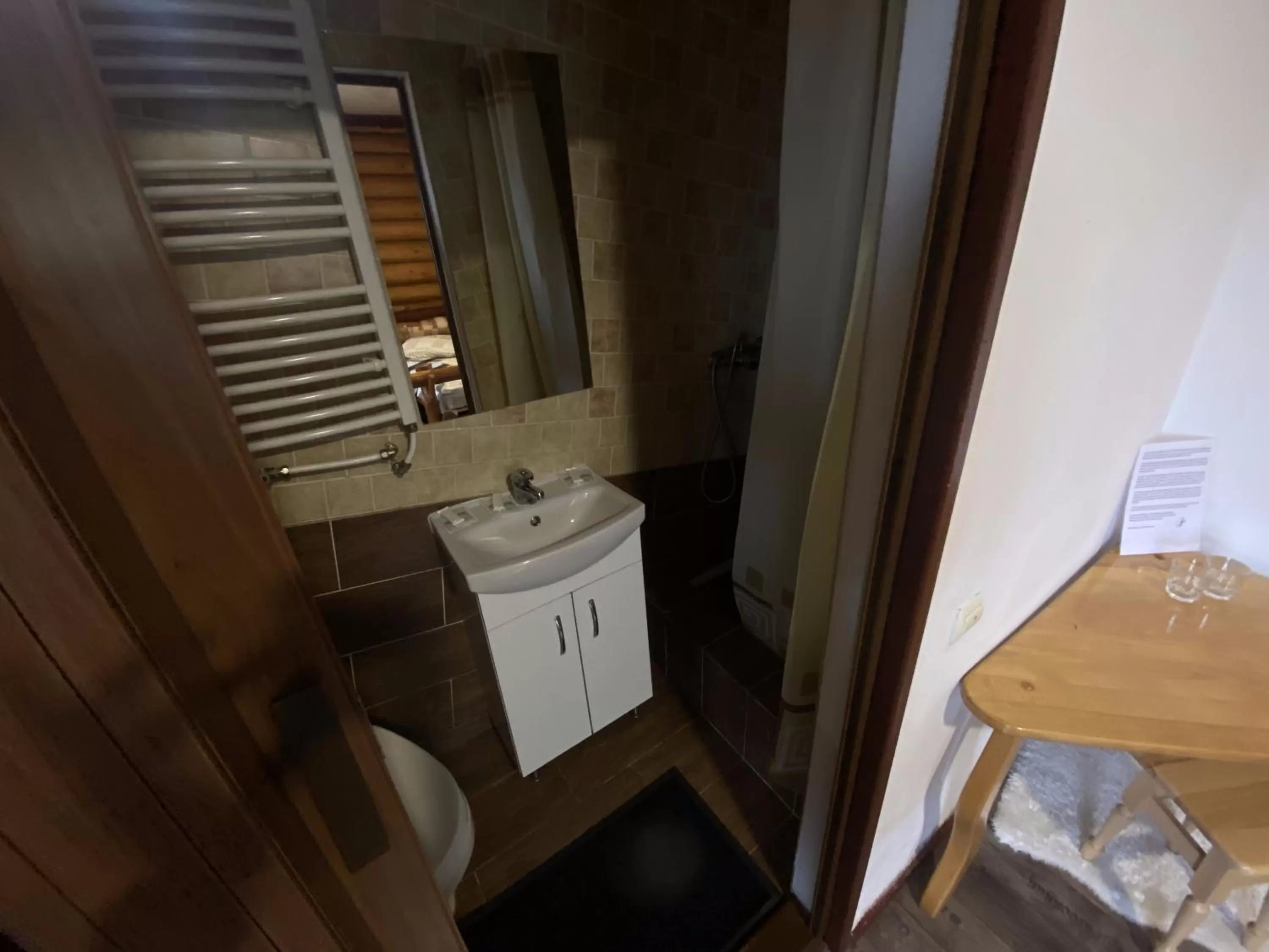 Bathroom in Kolyba Opryshkiv