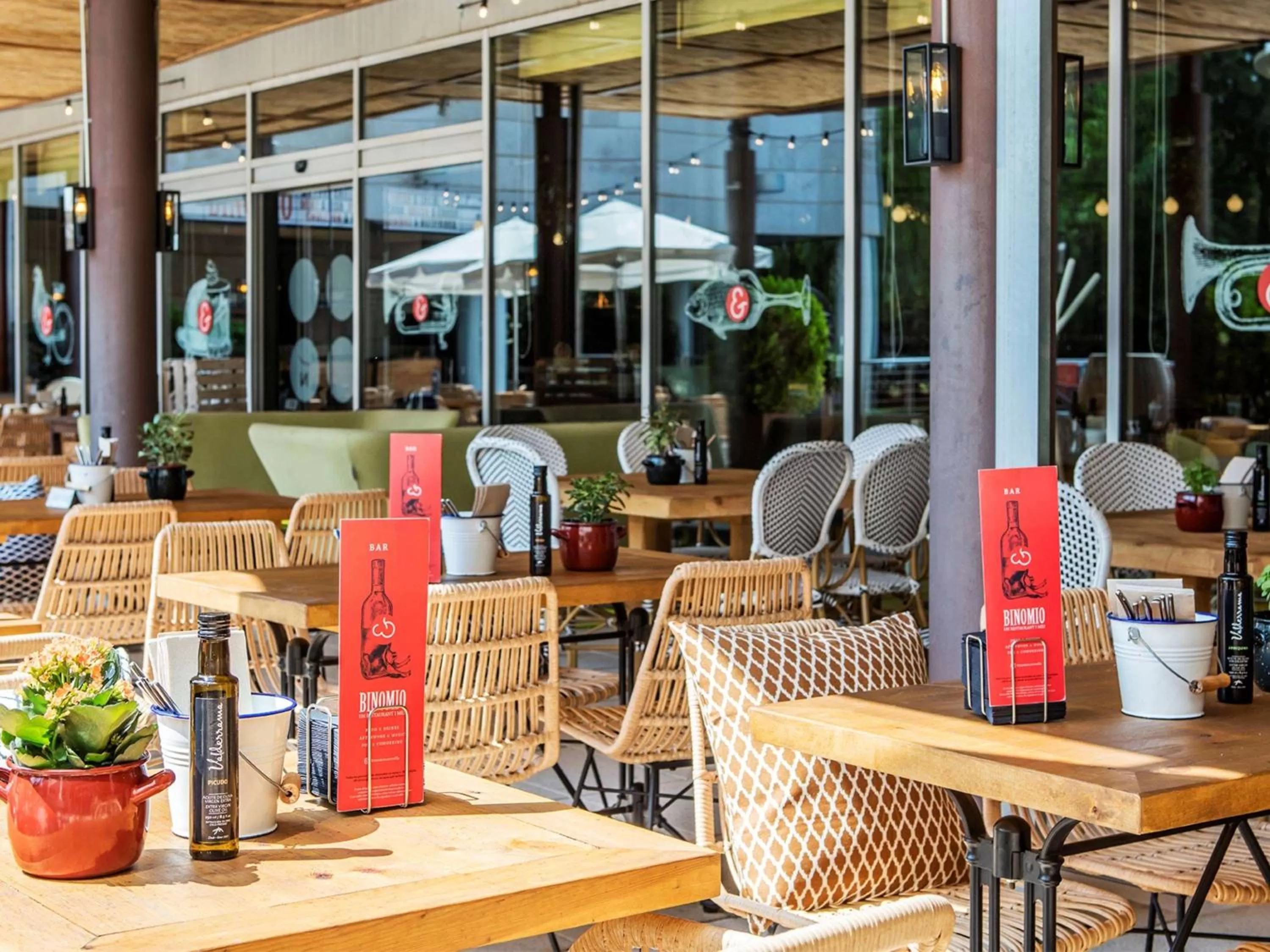 Lounge or bar in Novotel Barcelona Cornellà