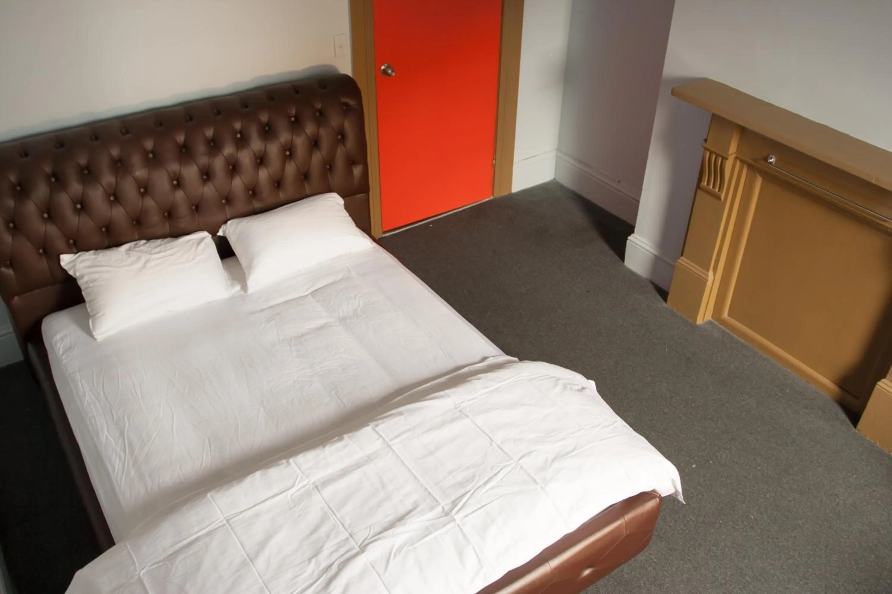 Bedroom, Bed in Backpackers Imperial Hotel