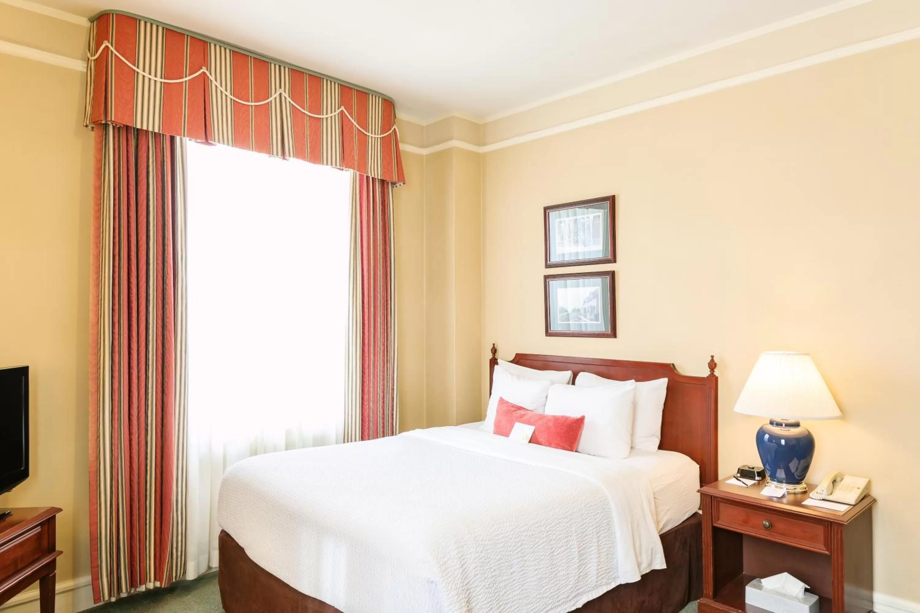 Bedroom, Bed in Rodd Charlottetown