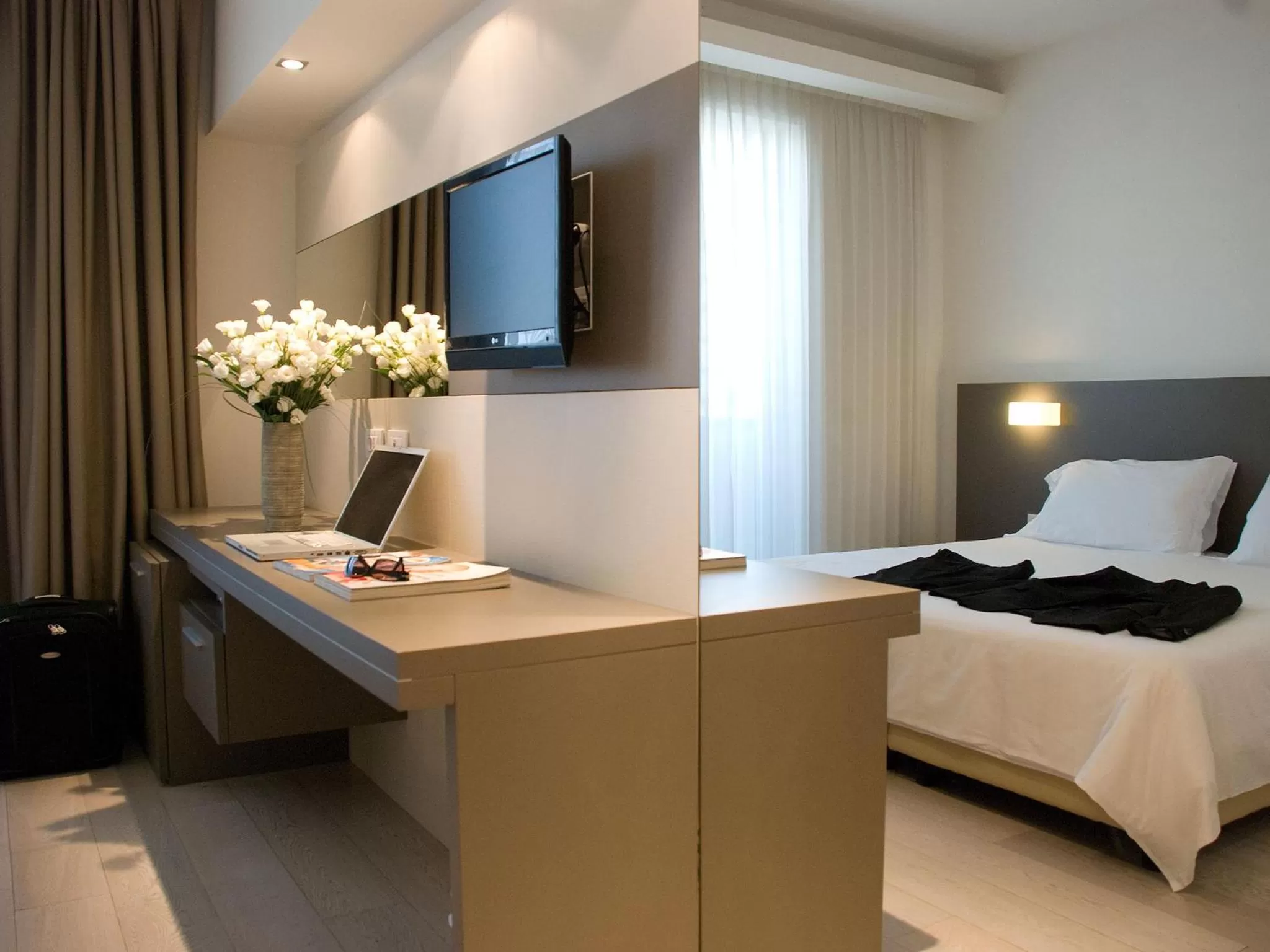 TV and multimedia, Bed in Hotel Cube