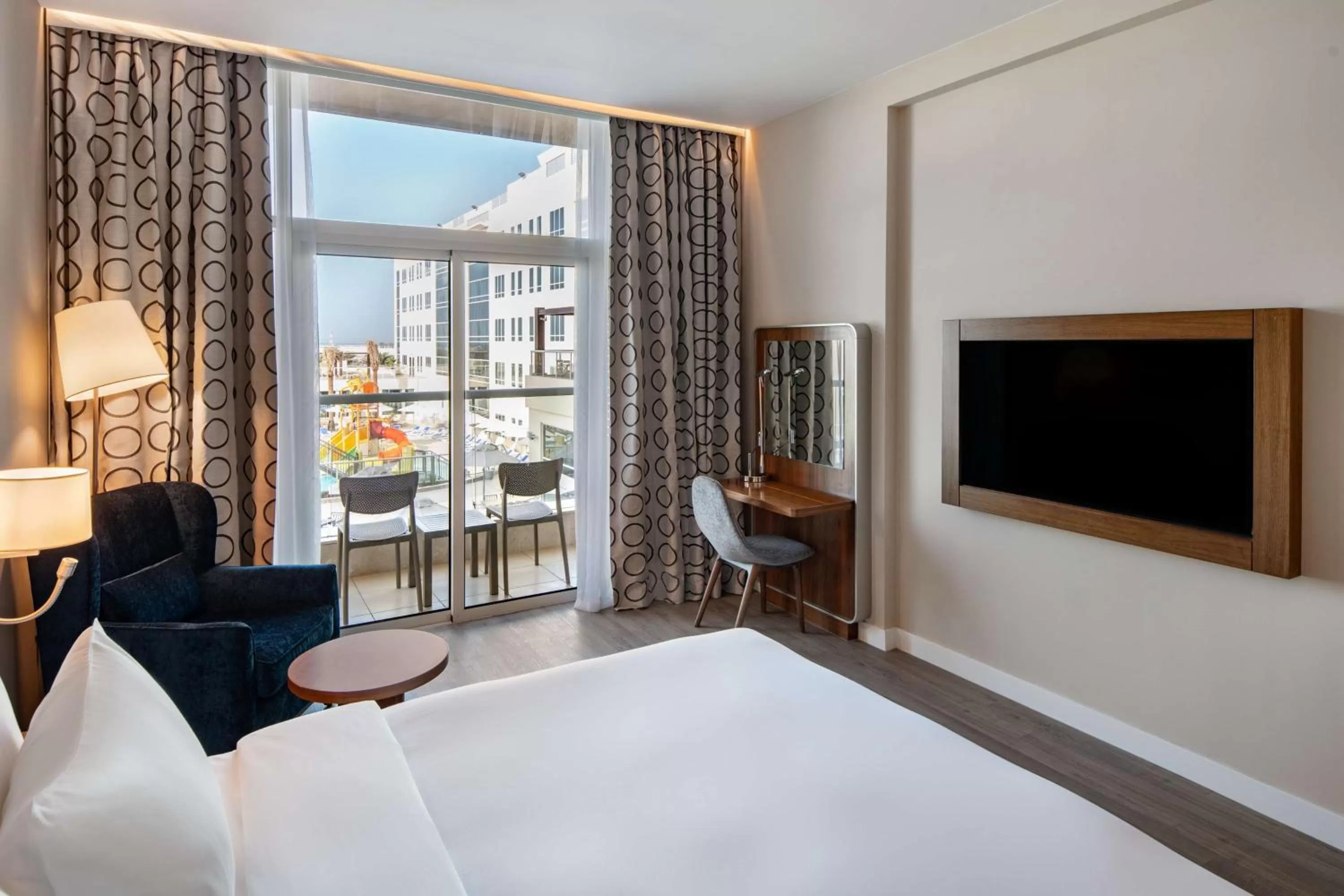 TV and multimedia, Bed in Radisson Resort Ras Al Khaimah Marjan Island