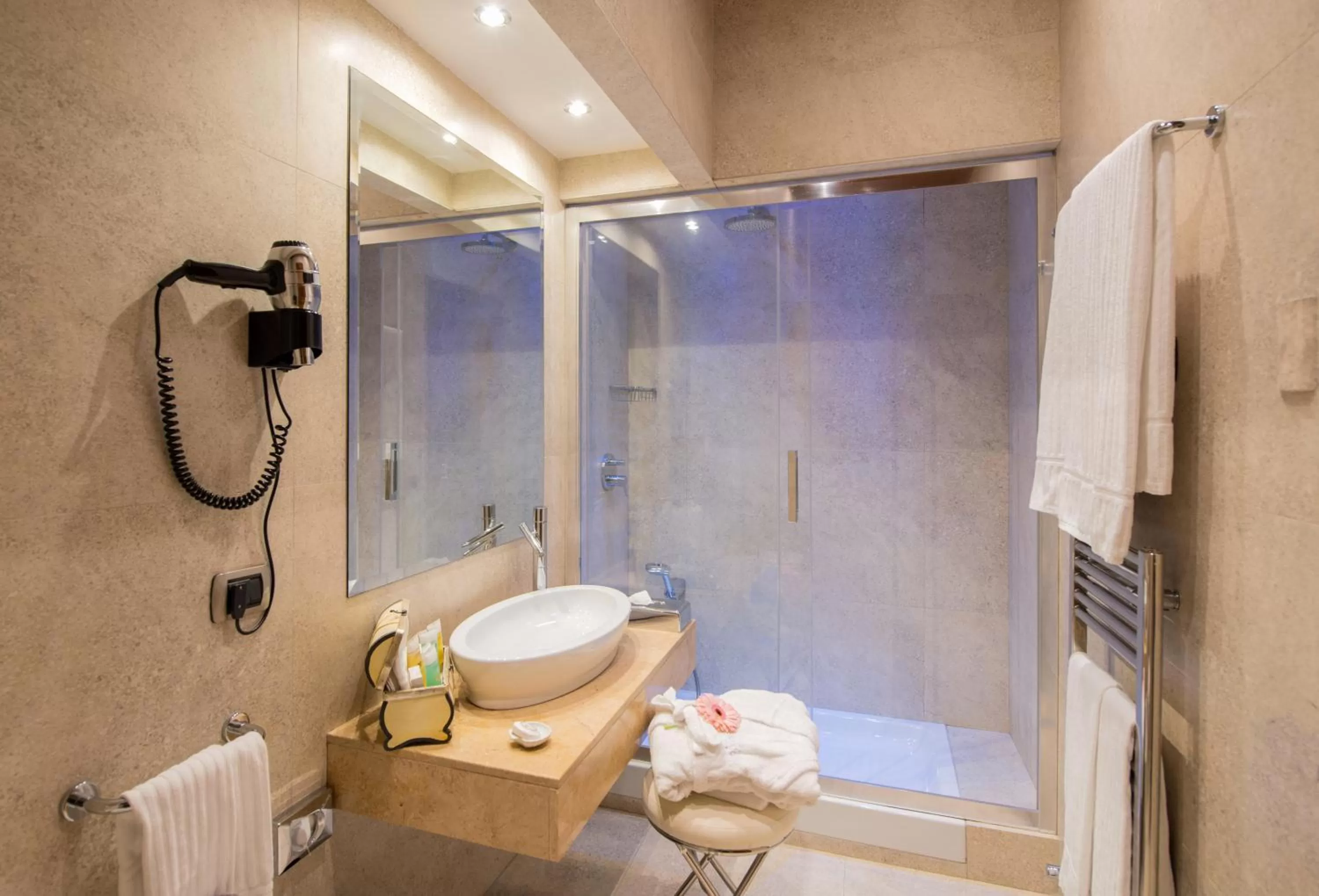 Shower in Hotel Barocco