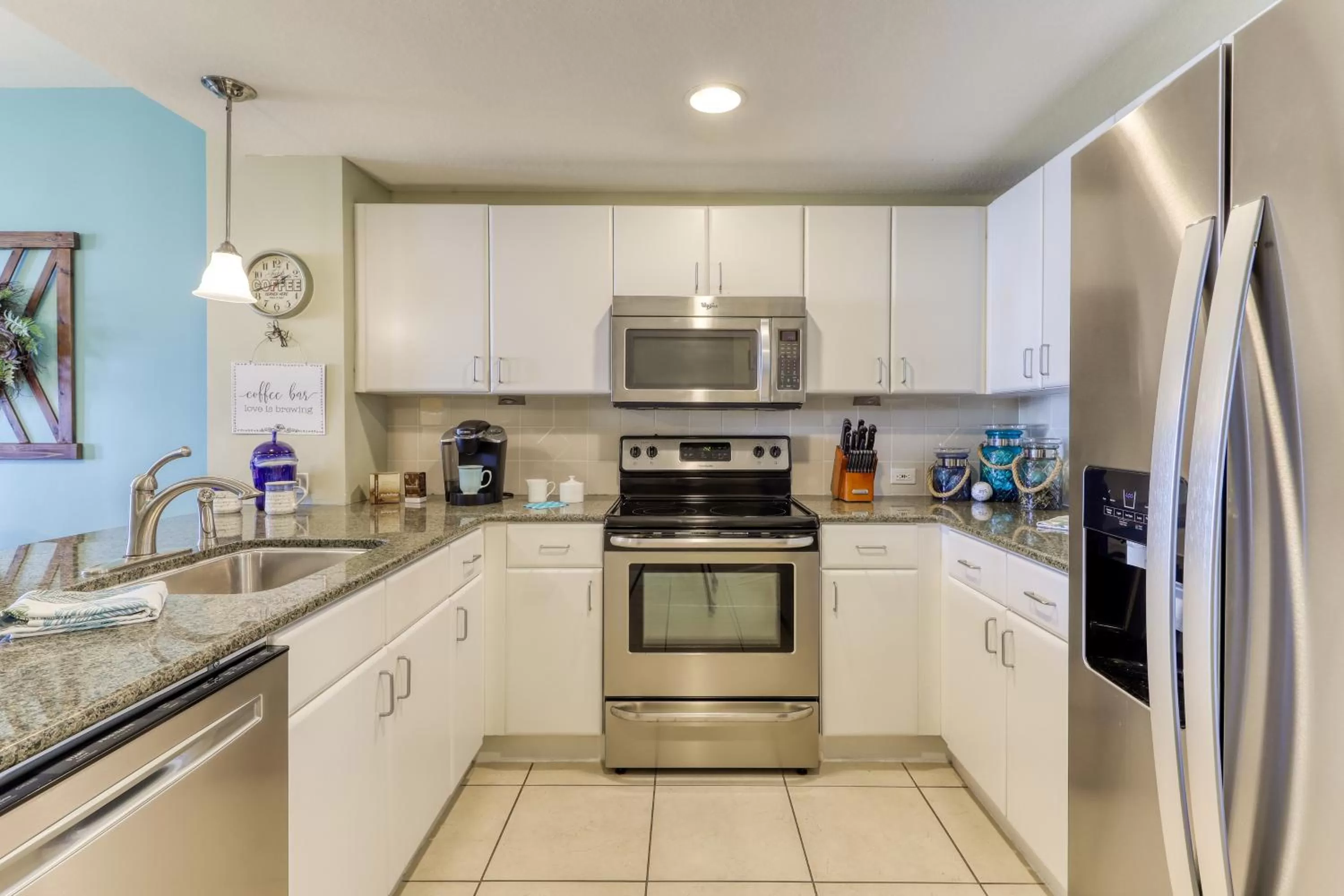 Kitchen/Kitchenette in Grand Panama Beach Resort #T1-1402