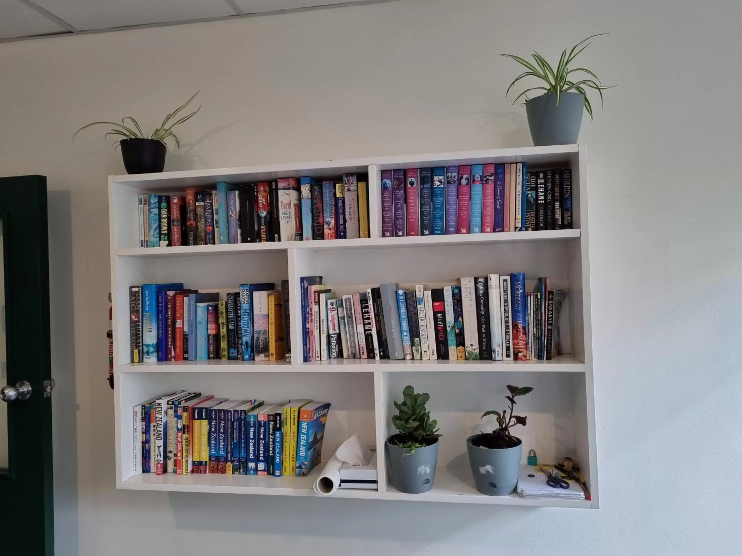 Area and facilities in Amross Court