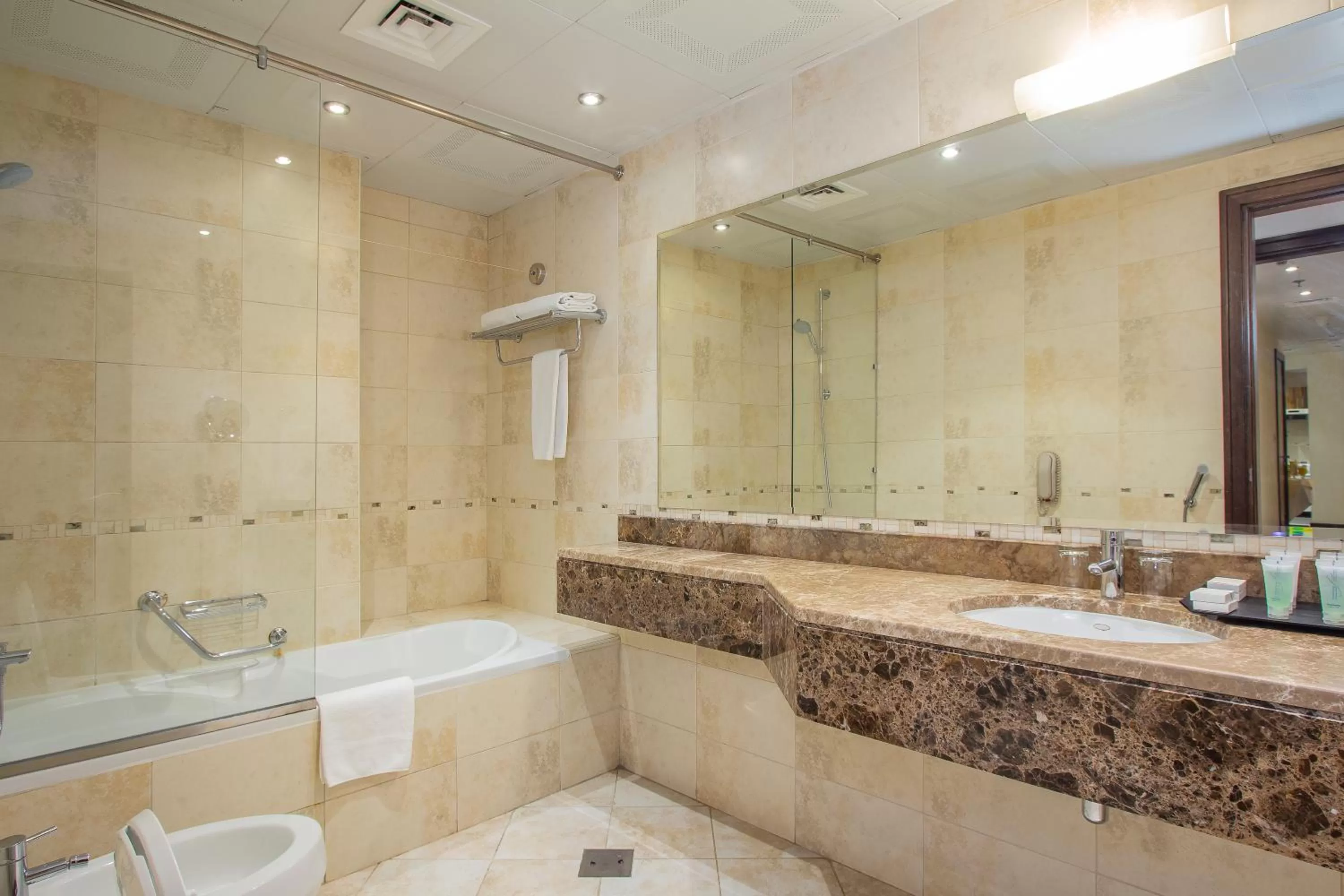 Shower in City Premiere Hotel Apartments - Dubai