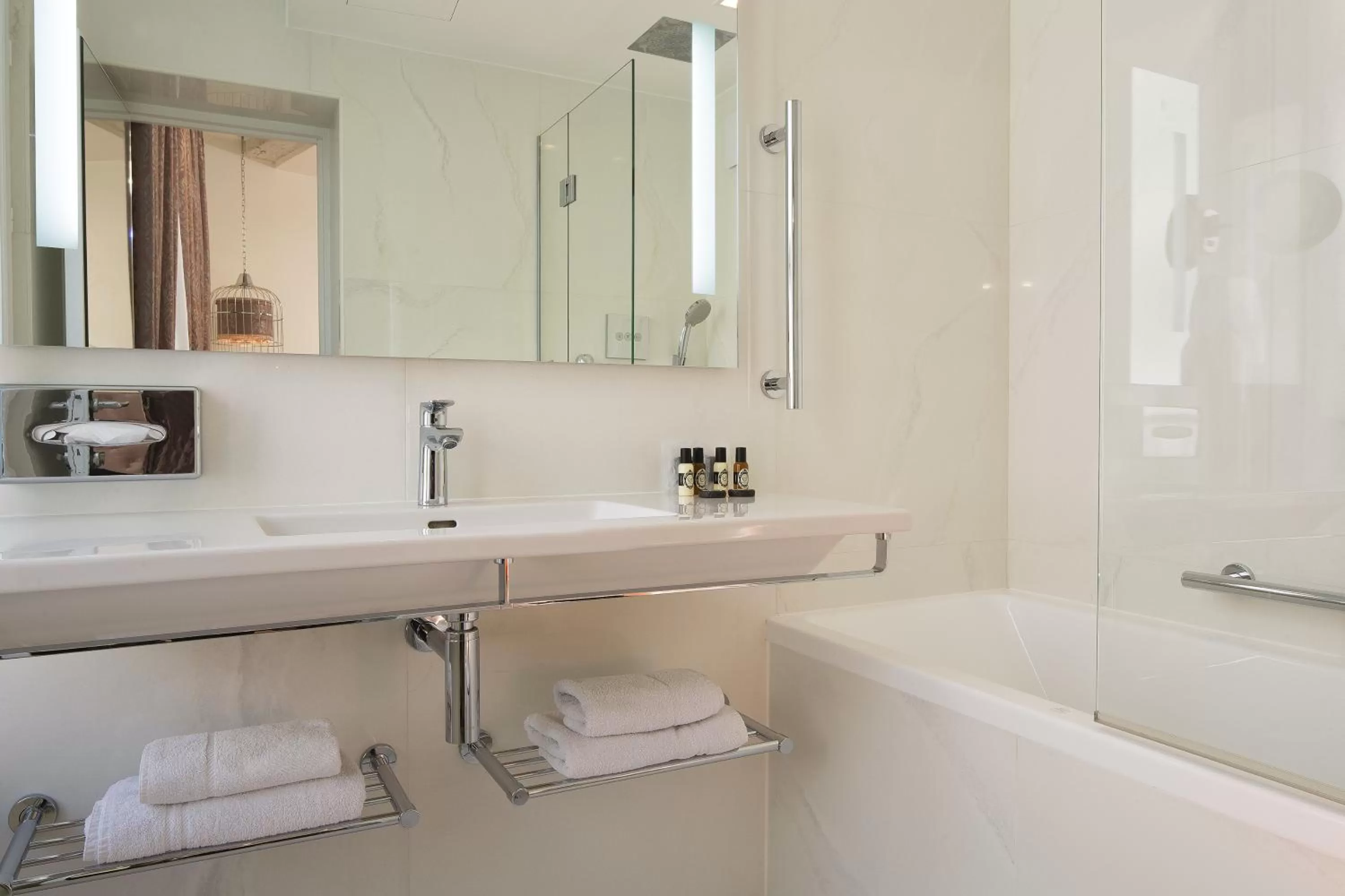 Deluxe Double Room with Spa Bath  in Académie Hôtel Saint Germain