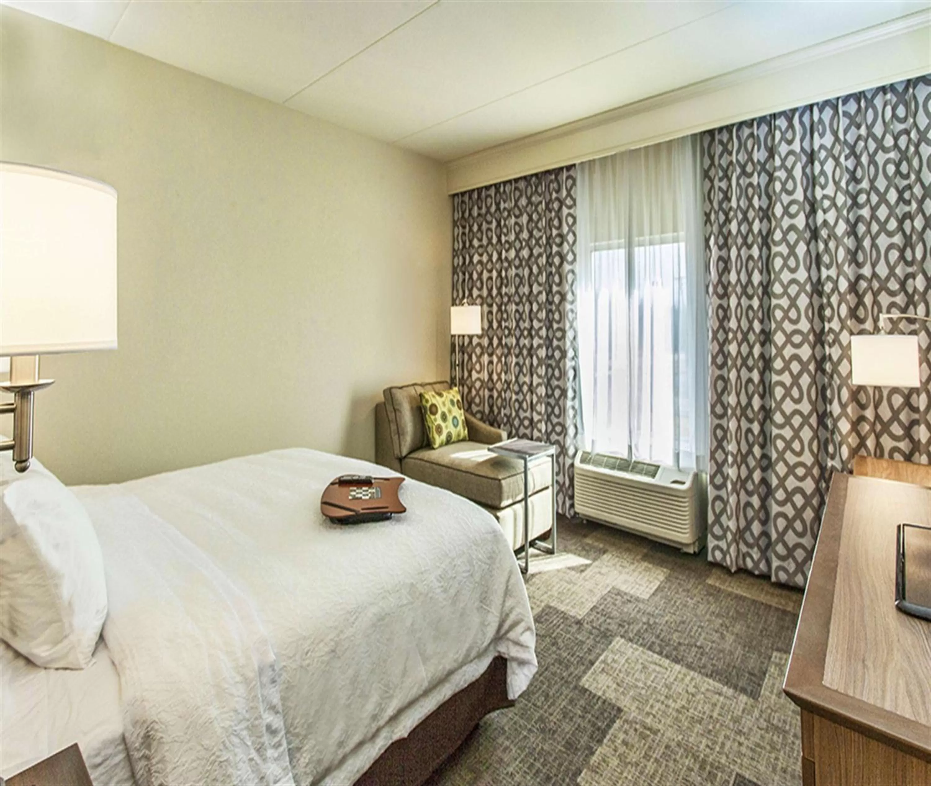 Bed in Hampton Inn Hibbing