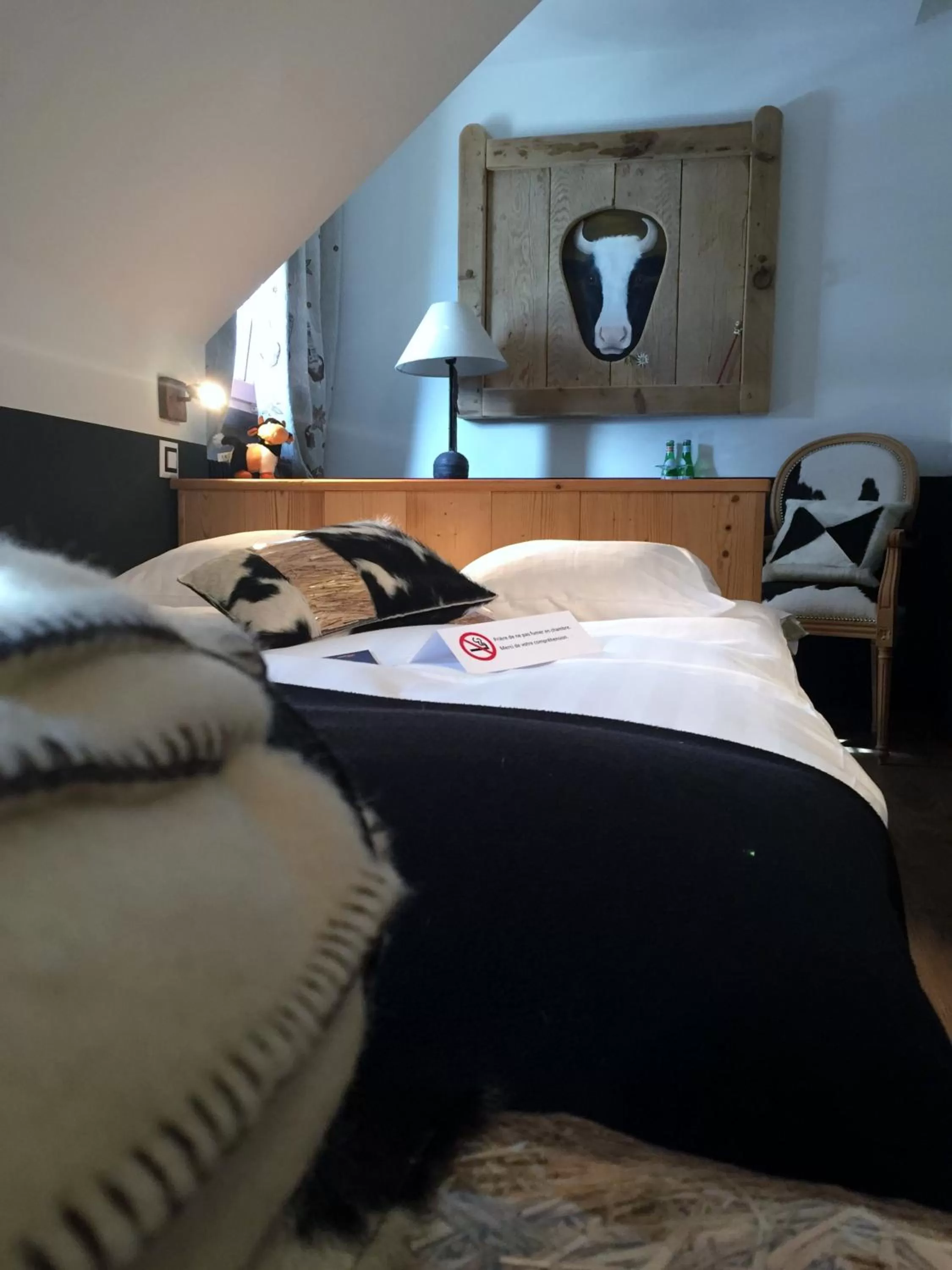 Decorative detail, Bed in Hostellerie de Genève