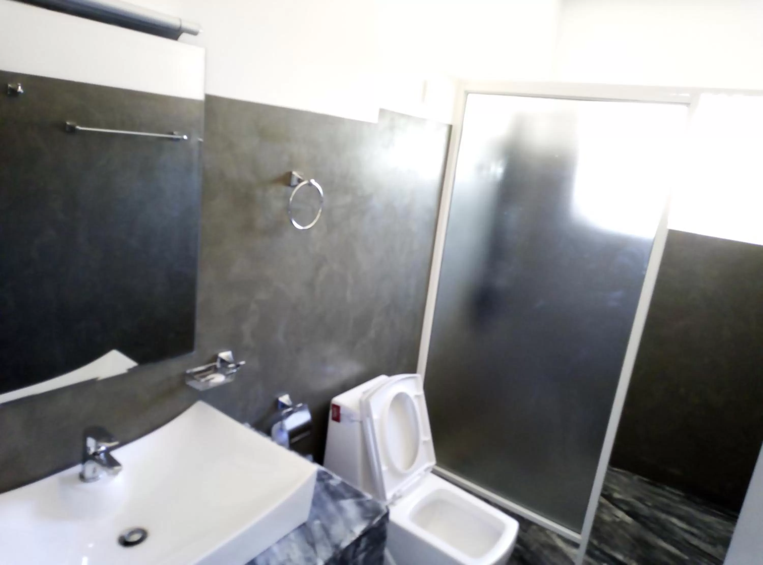 Bathroom in 4 Aces Ella