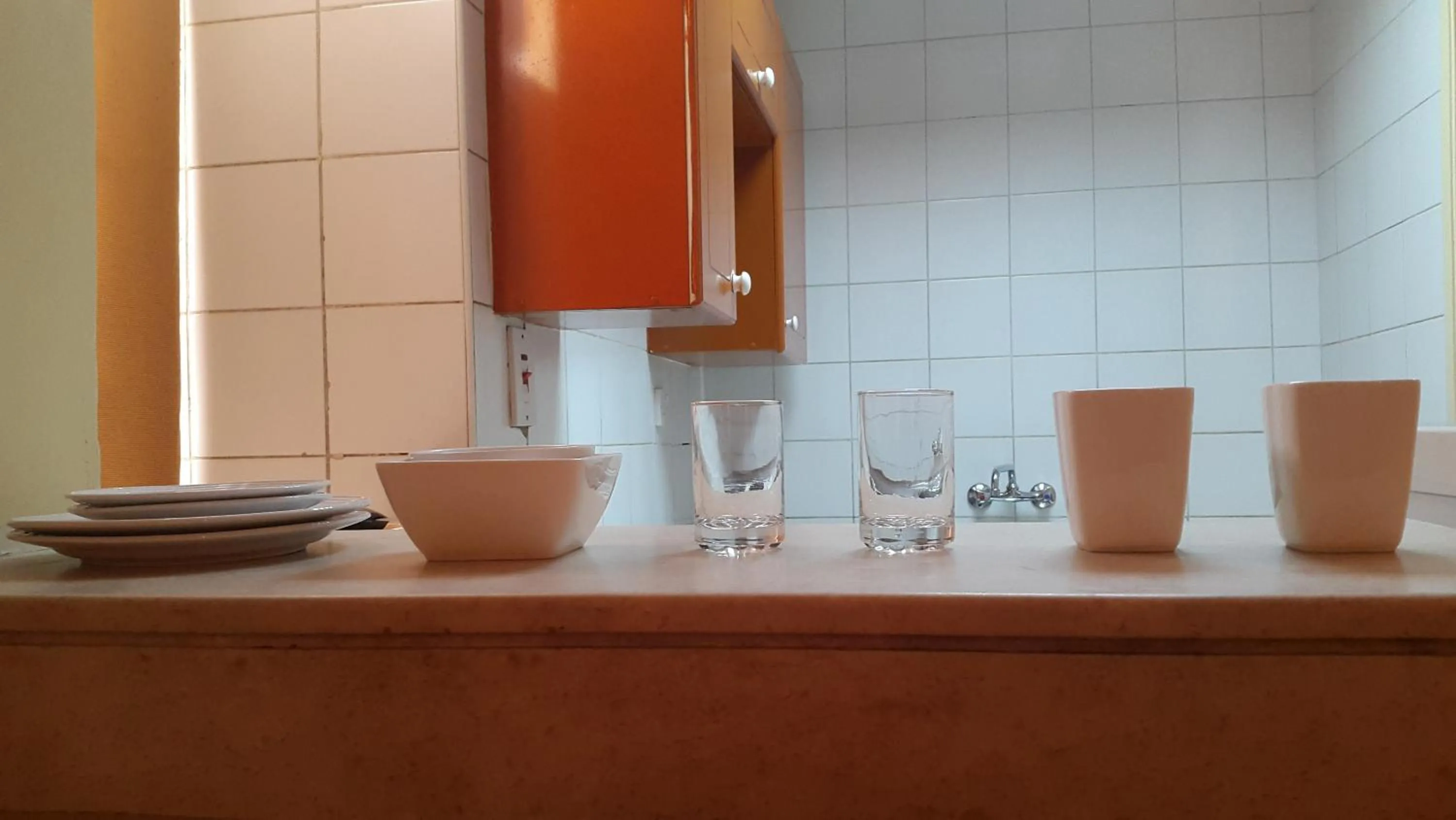 Coffee/tea facilities, Bathroom in AL Raien Hotel Apartment
