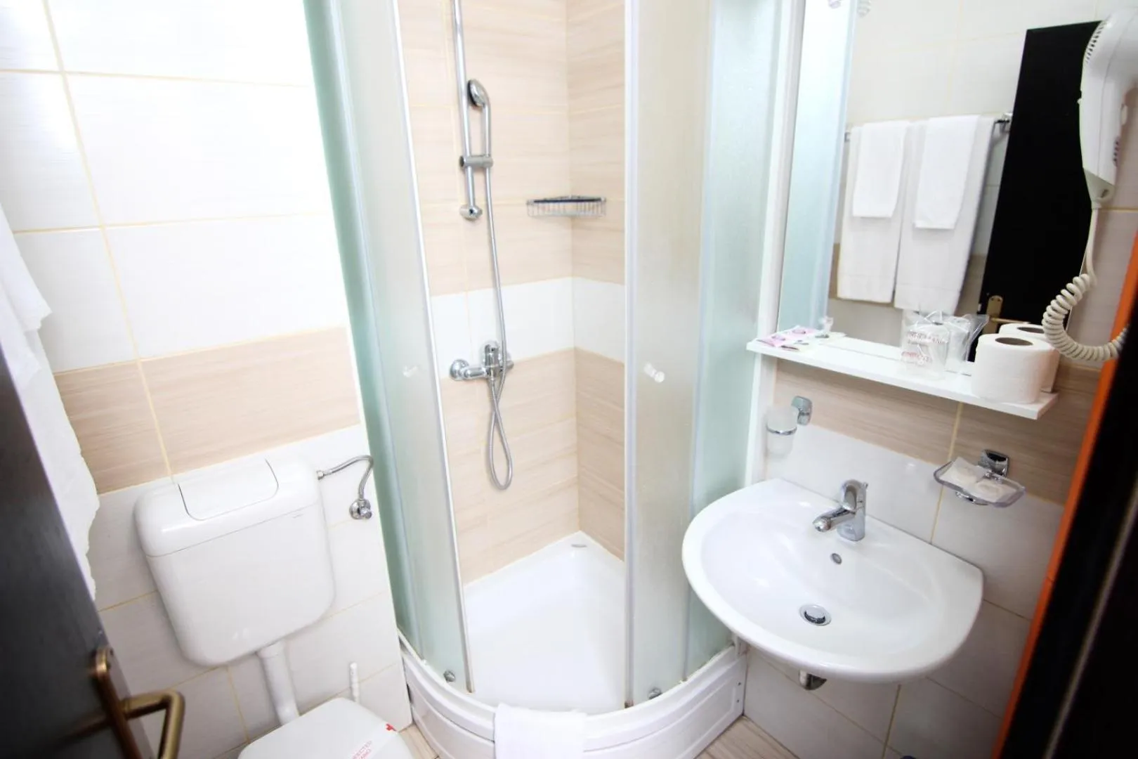 Shower in Hotel Grand