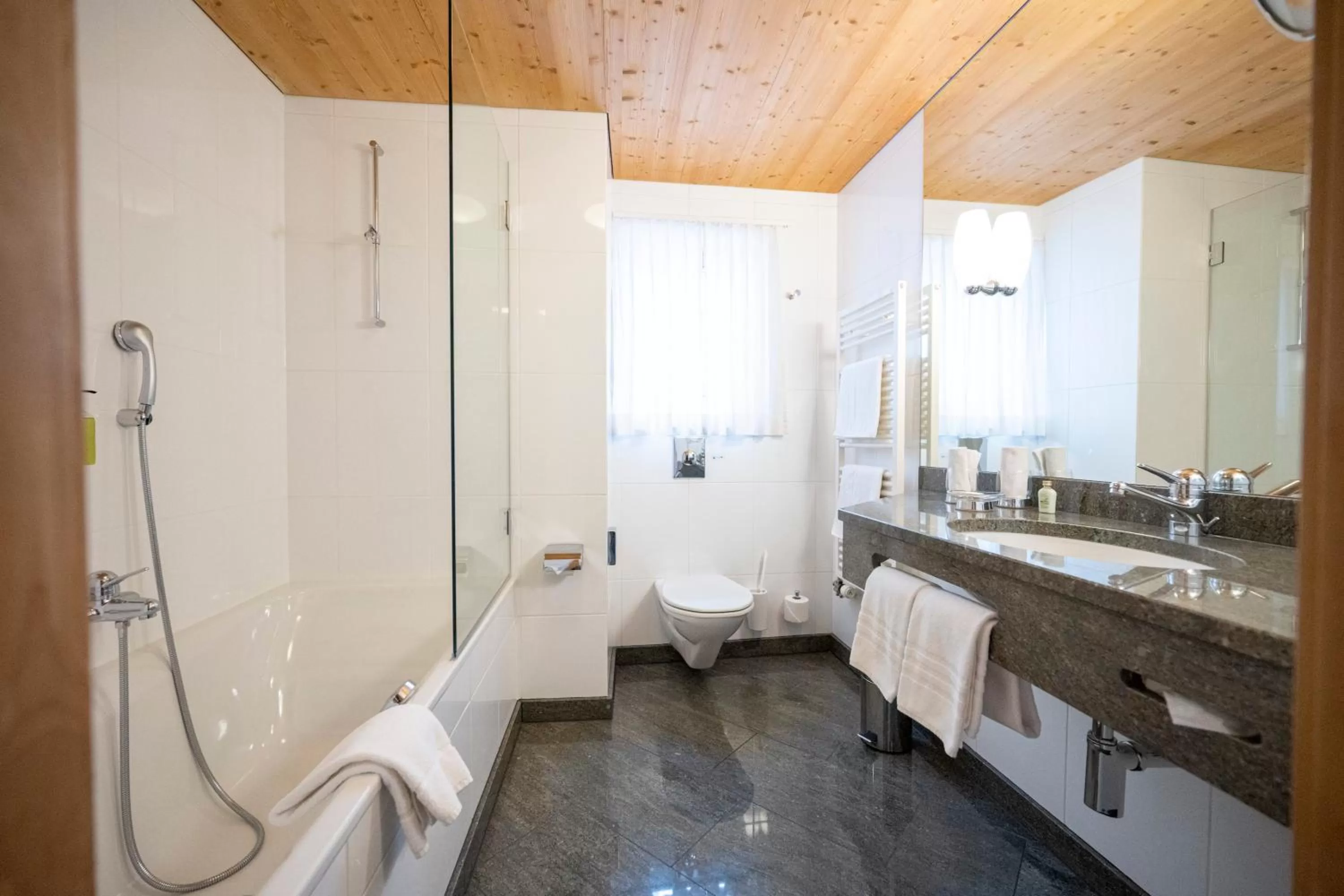 Bathroom in Hotel Engiadina