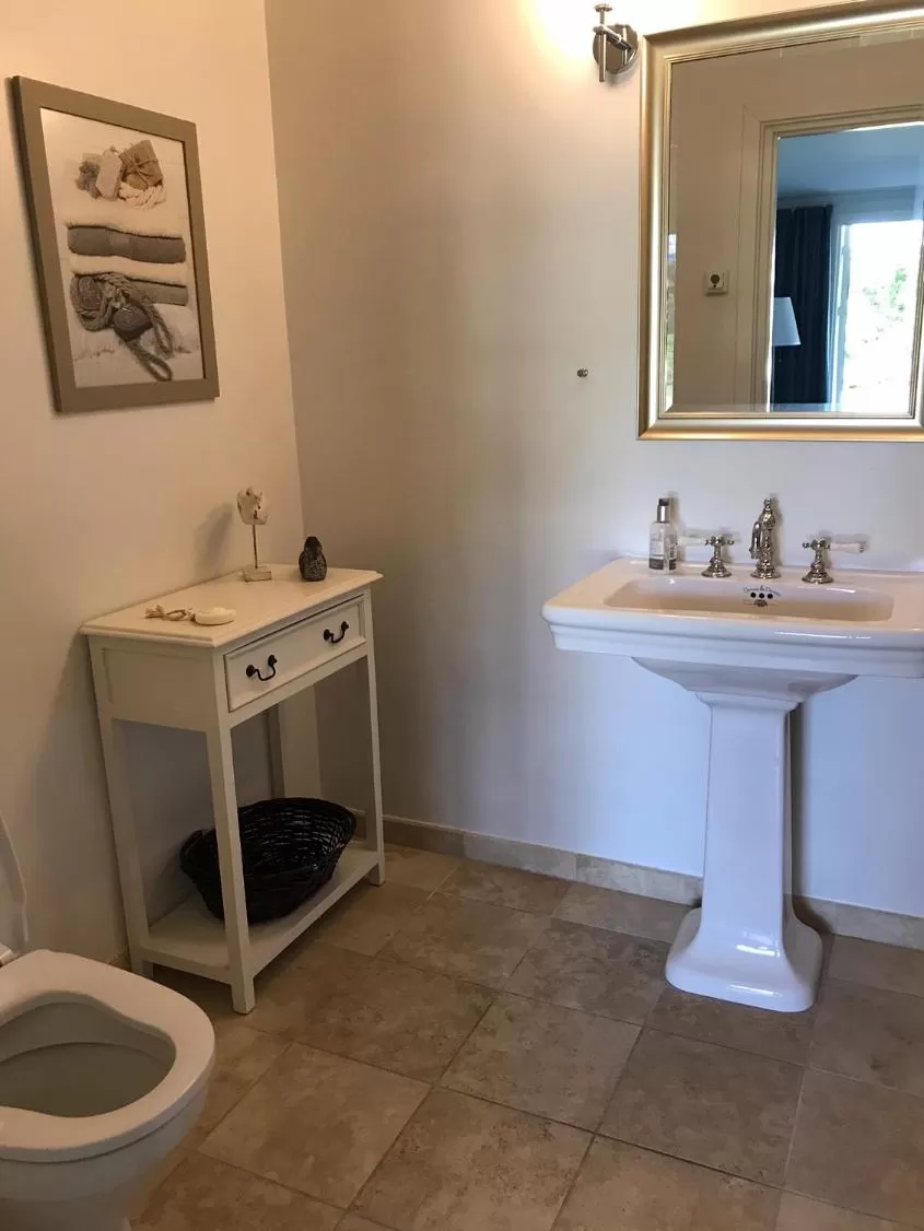 Bathroom in Trouville Bed & Breakfast